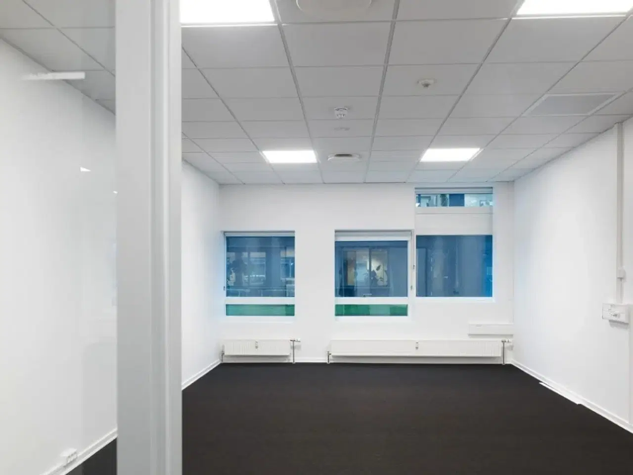 Billede 10 - I denne moderne flerbrugerejendom udbydes lyse og indbydende kontorlejemål i varierende størrelser der passer perfekt til virksomheder i alle størrelser