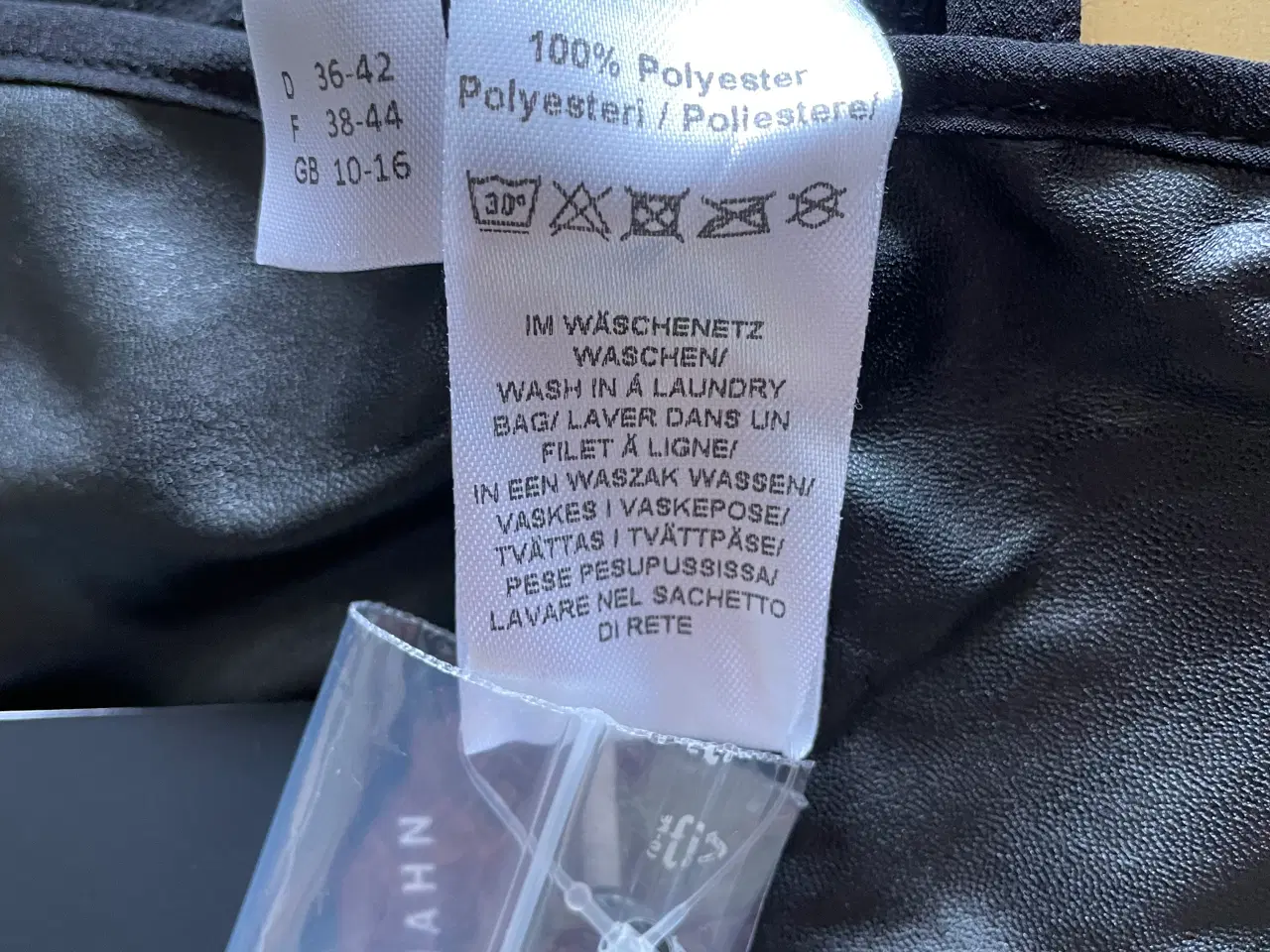 Billede 2 - Snydeskjorte i sort Polyester (LeatherLook)
