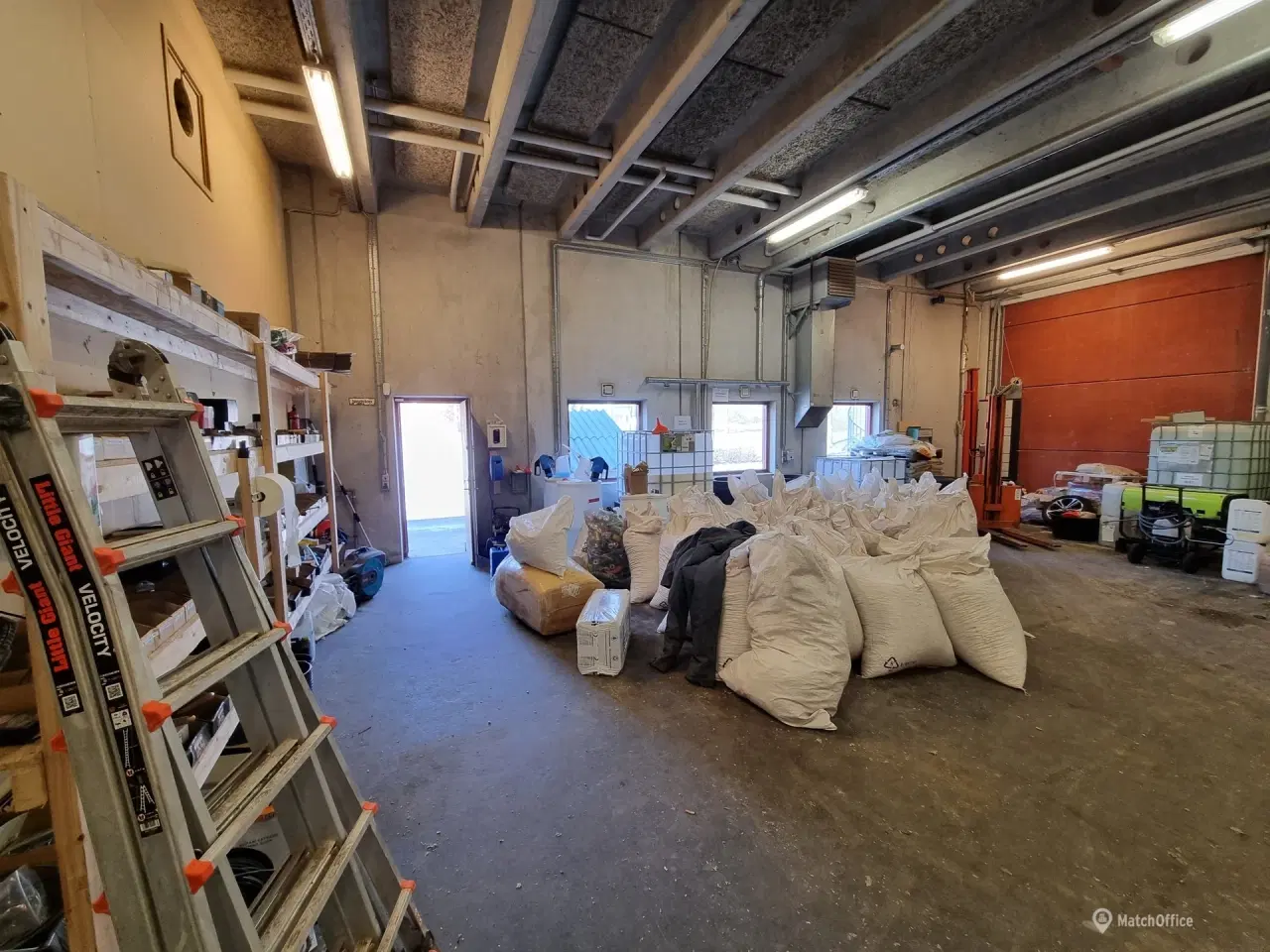 Billede 1 - Lager med port