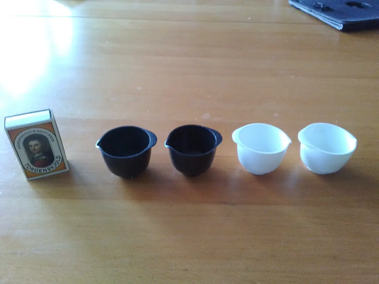 Billede 1 - Meget små Margrethe skåle i sort og hvid