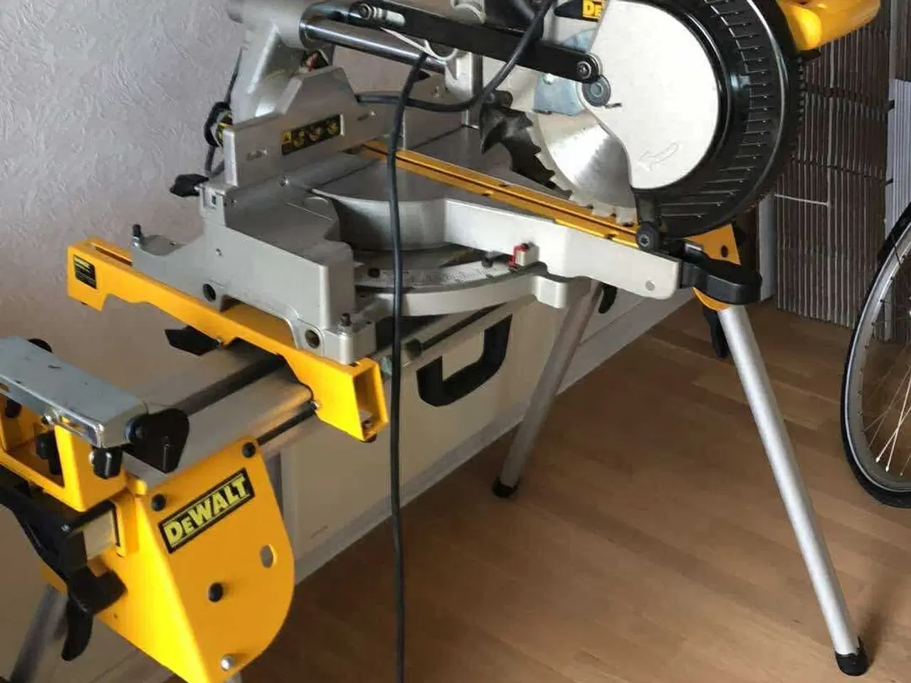 Billede 2 - kap- og geringssave fra Dewalt Sælges