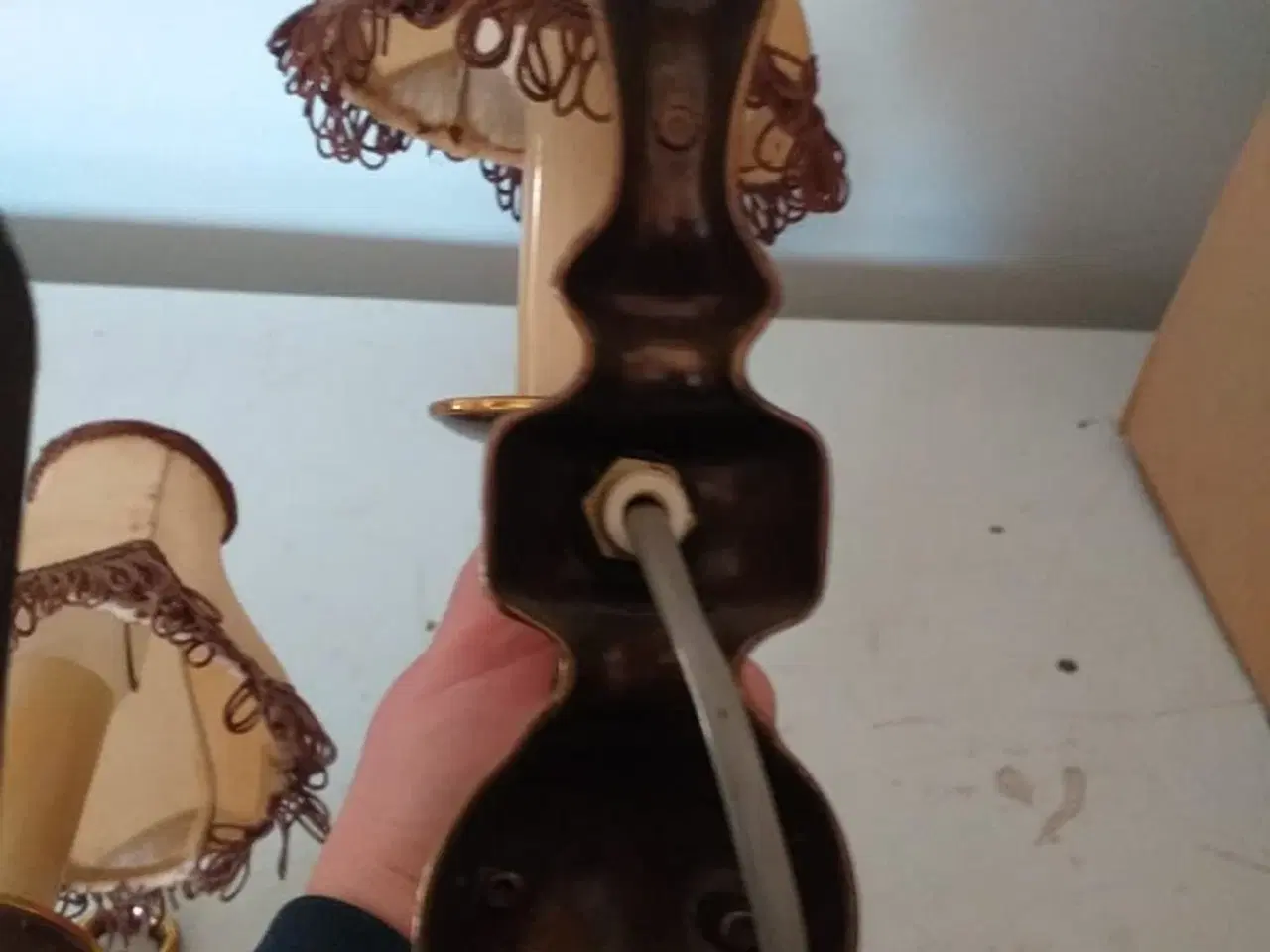 Billede 5 - 2 antikke lamper med skærme