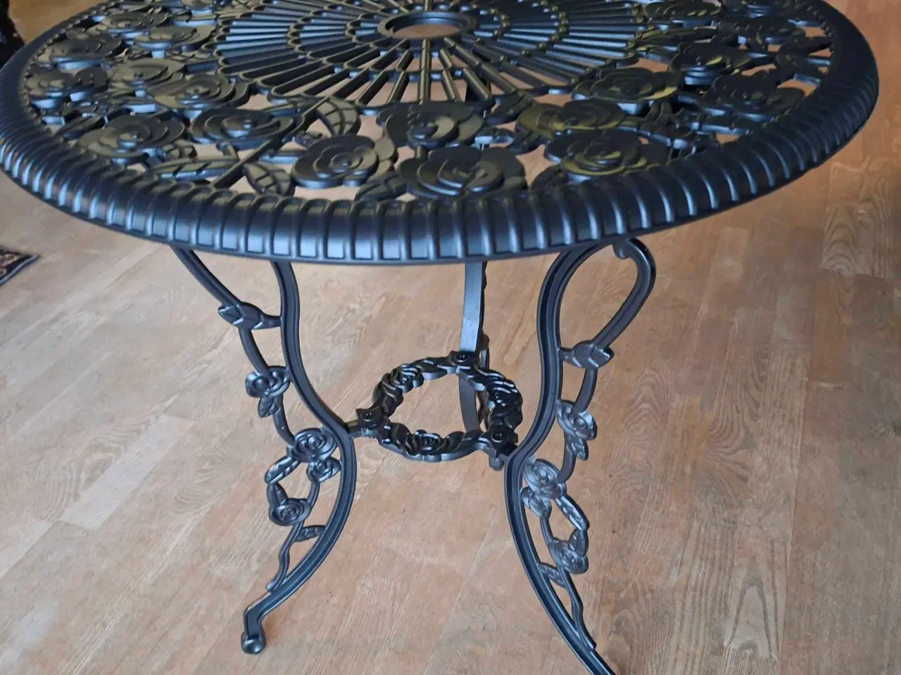 Billede 3 - Havebord / cafebord / blomsterbord