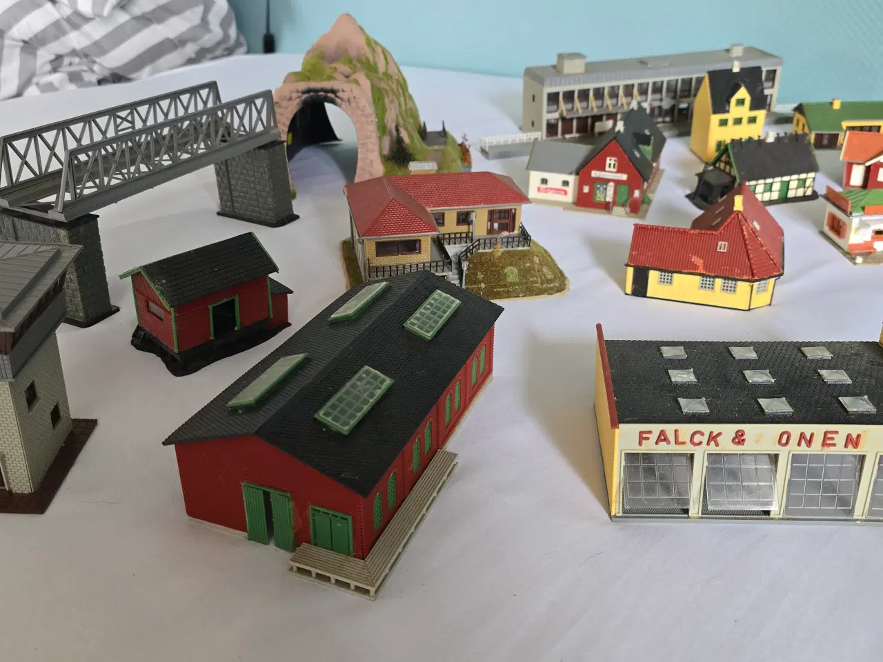 Billede 10 - Märklin tog, vogne, huse, mennesker, biler