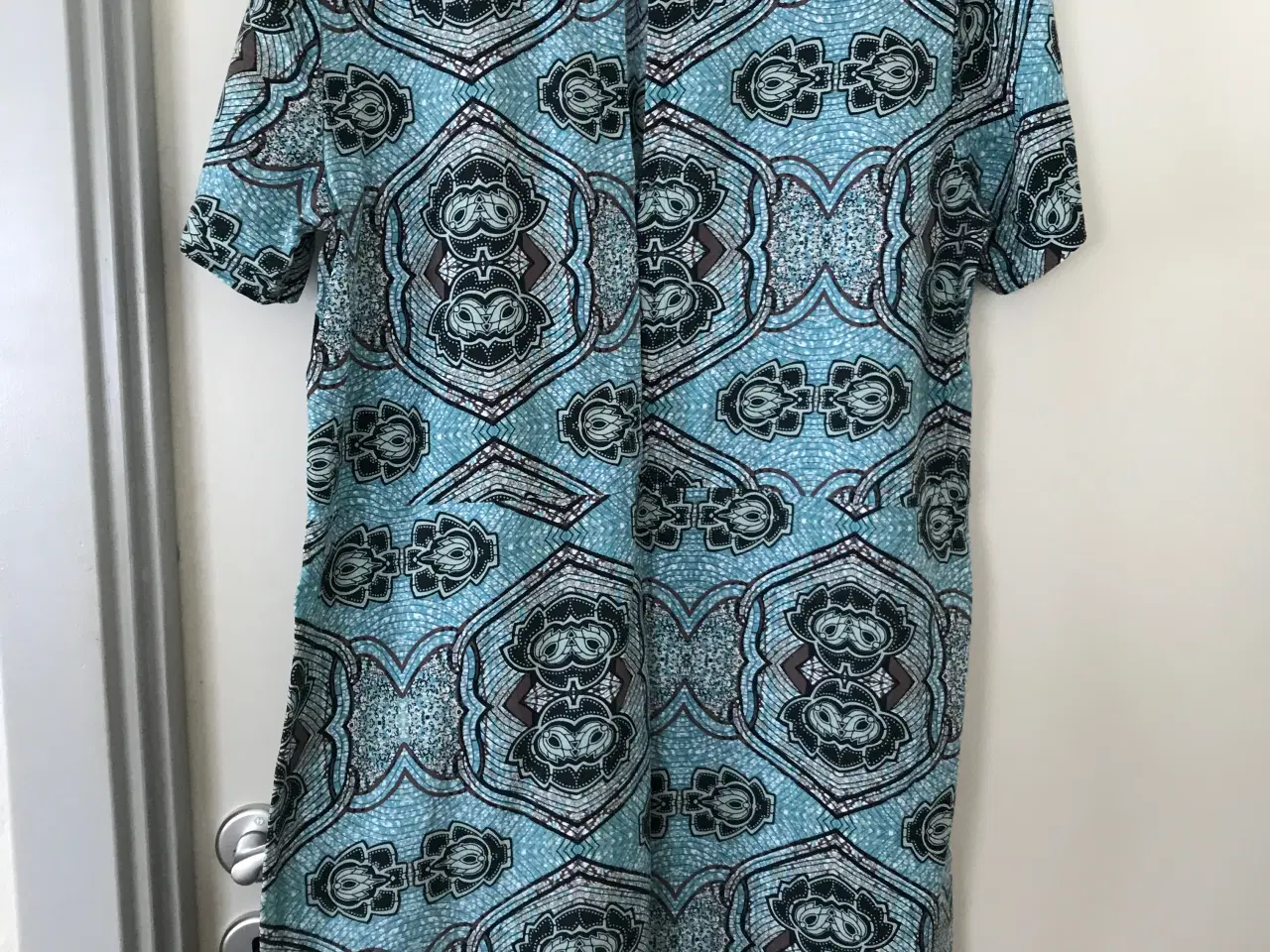 Billede 2 - Kjole m. kort ærme H&M, str. 42