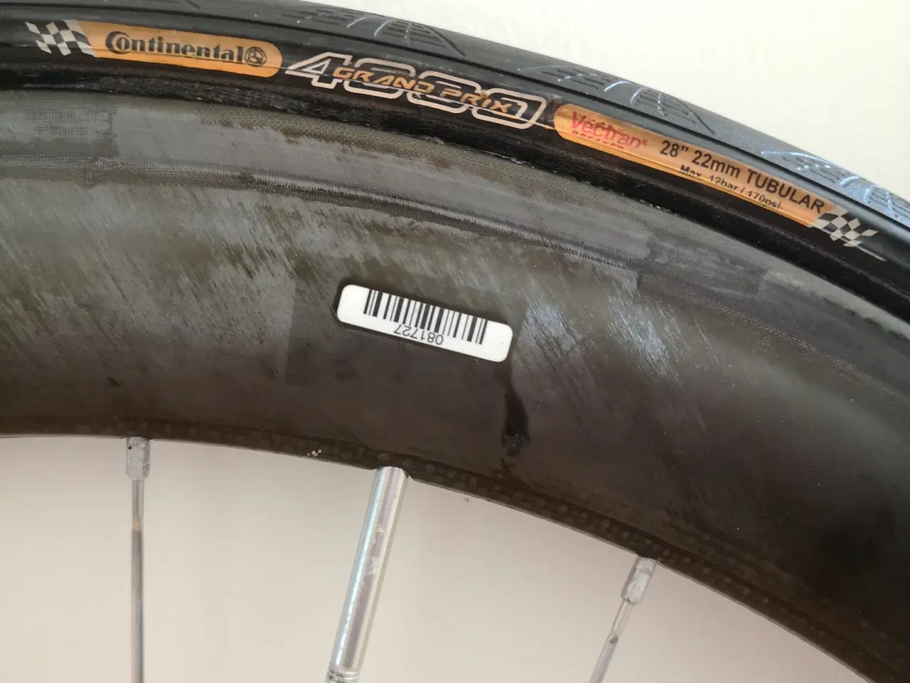 Billede 4 - Weight 803 gr. New tire unused, and carbon fiber b
