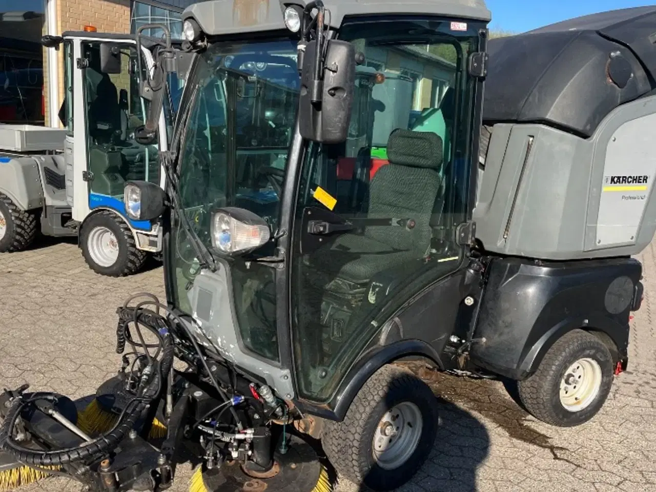 Billede 1 - Kärcher MIC- C Multimaskine med feje suge anlæg