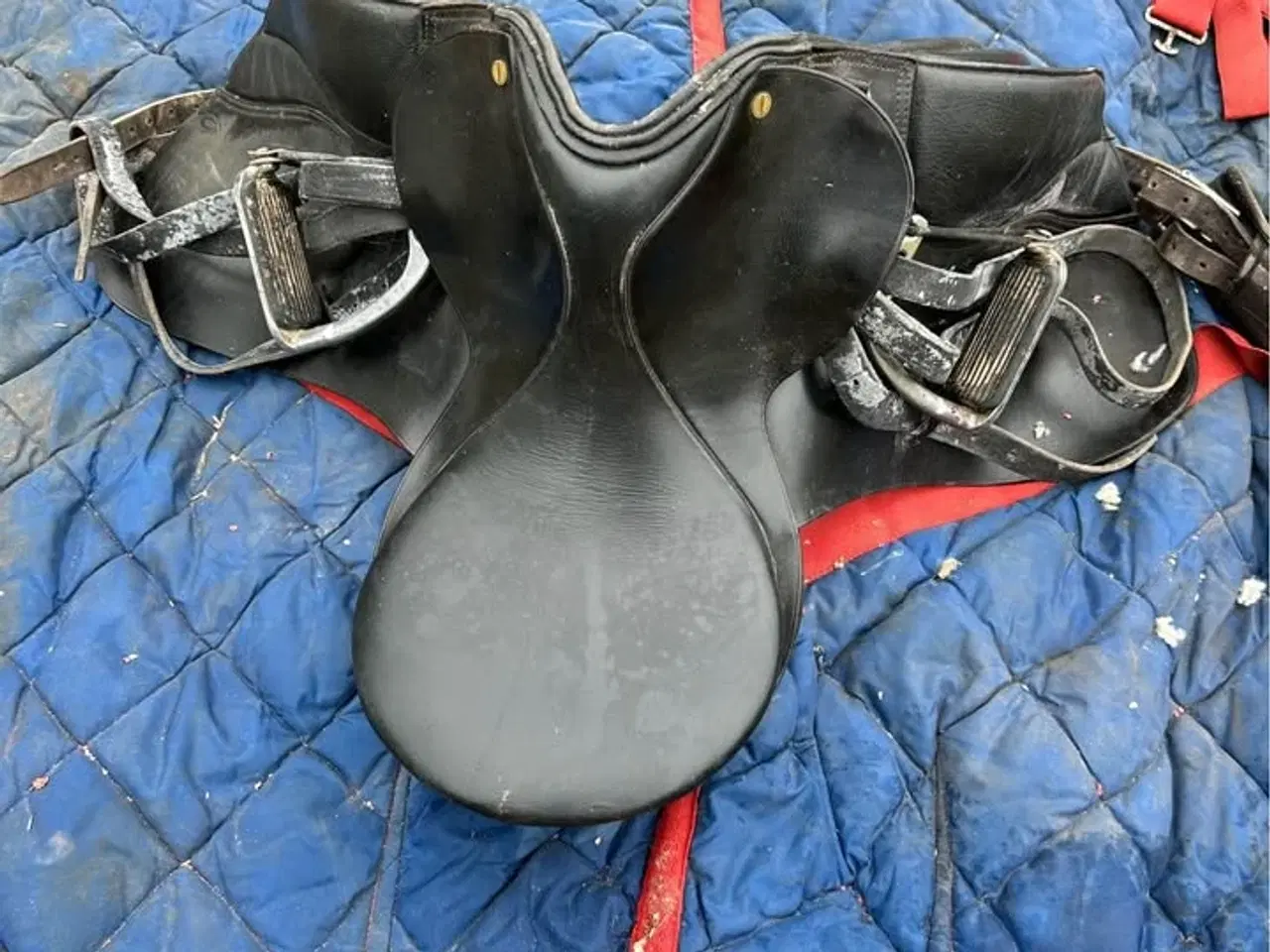 Billede 1 - Sadel 2 stk. , Underlad, Seletøj, udstyr, mm....