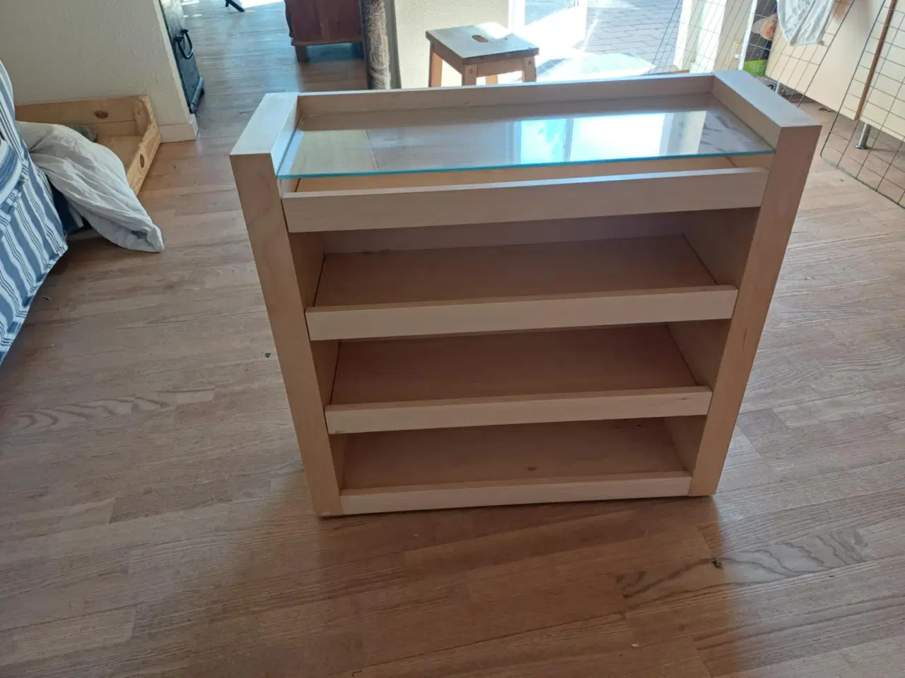 Billede 5 - Sengegavl med opbevaring – IKEA