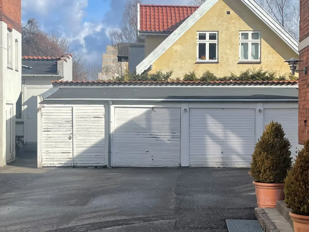 Billede 4 - Aflåste garager til enten lager eller parking