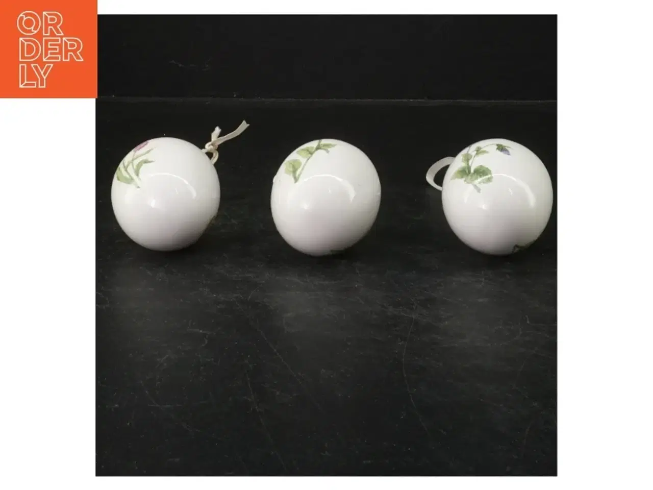 Billede 2 - Royal copenhagen Porcelænsæg med blomster (str. 8 cm. 3 styk)