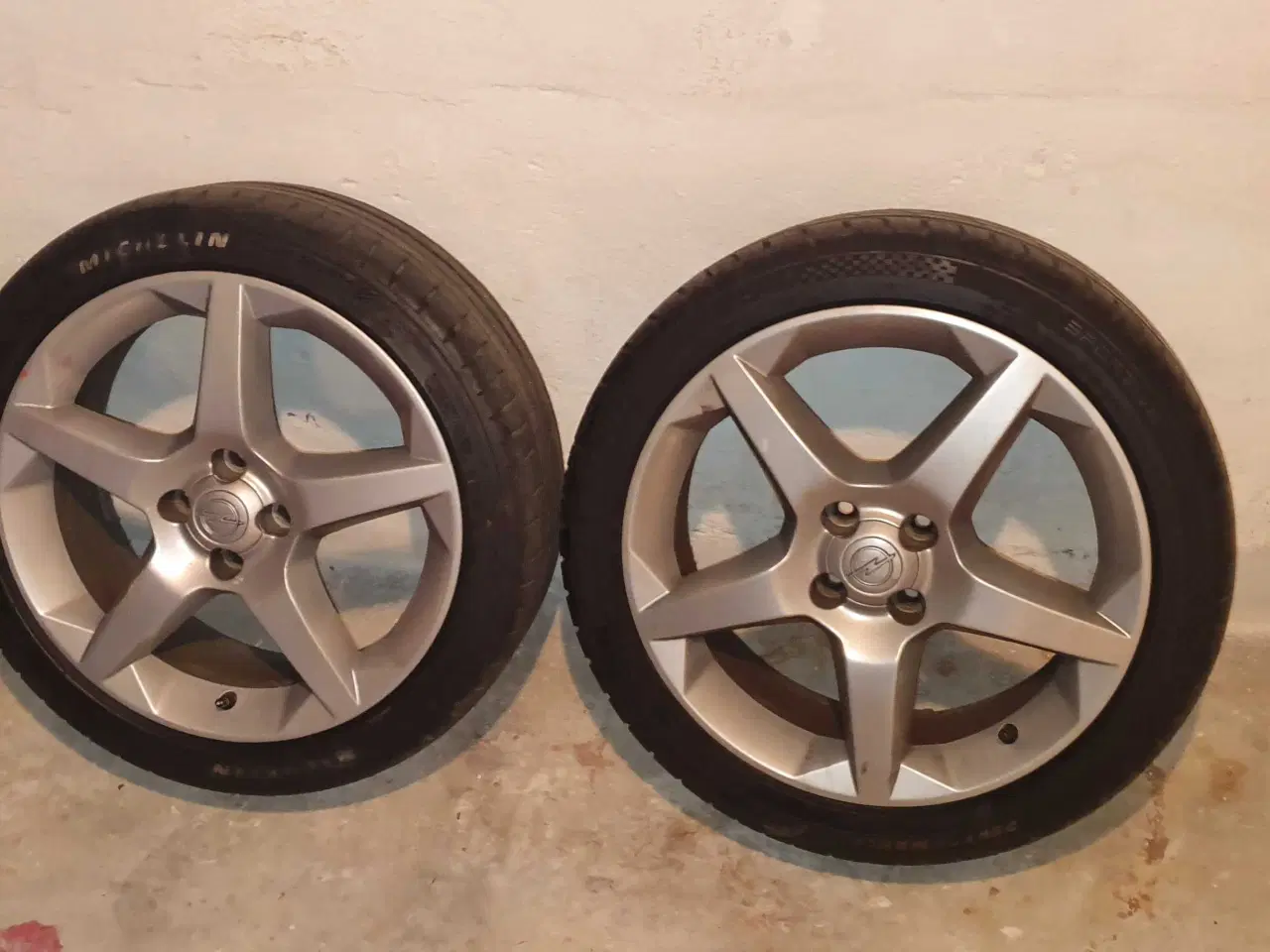 Billede 3 - Alluminiumsfælge med sommerdæk  