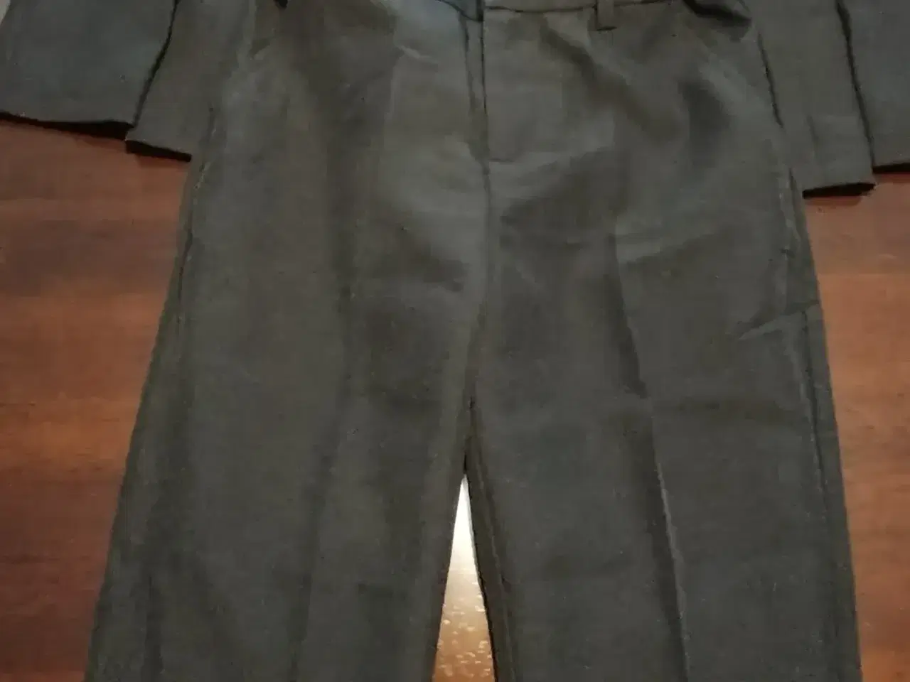 Billede 2 - str.134 jakkesæt sort