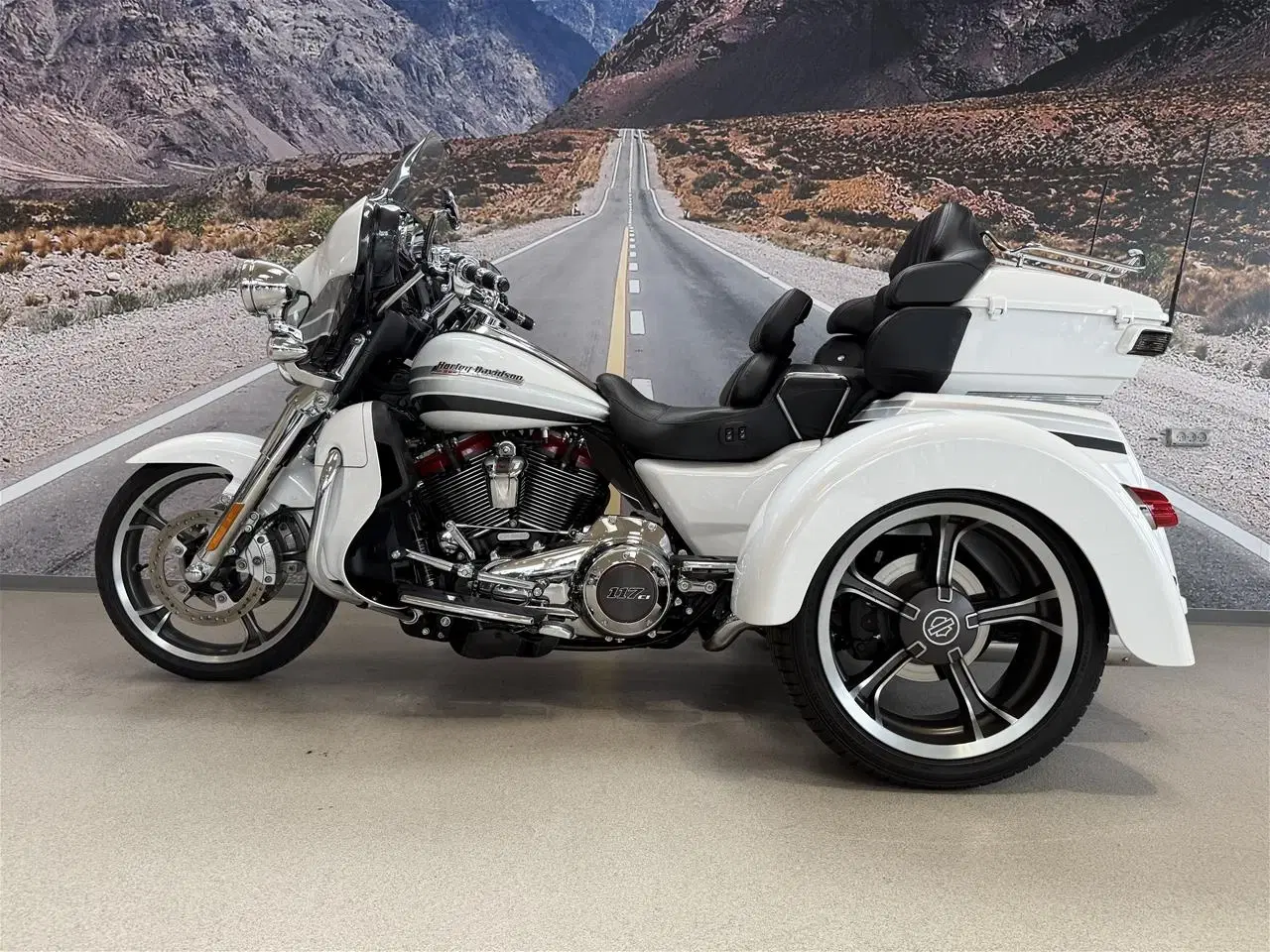 Billede 16 - Harley-Davidson FLHTCUTGSE Tri Glide Ultra CVO 117" Trike