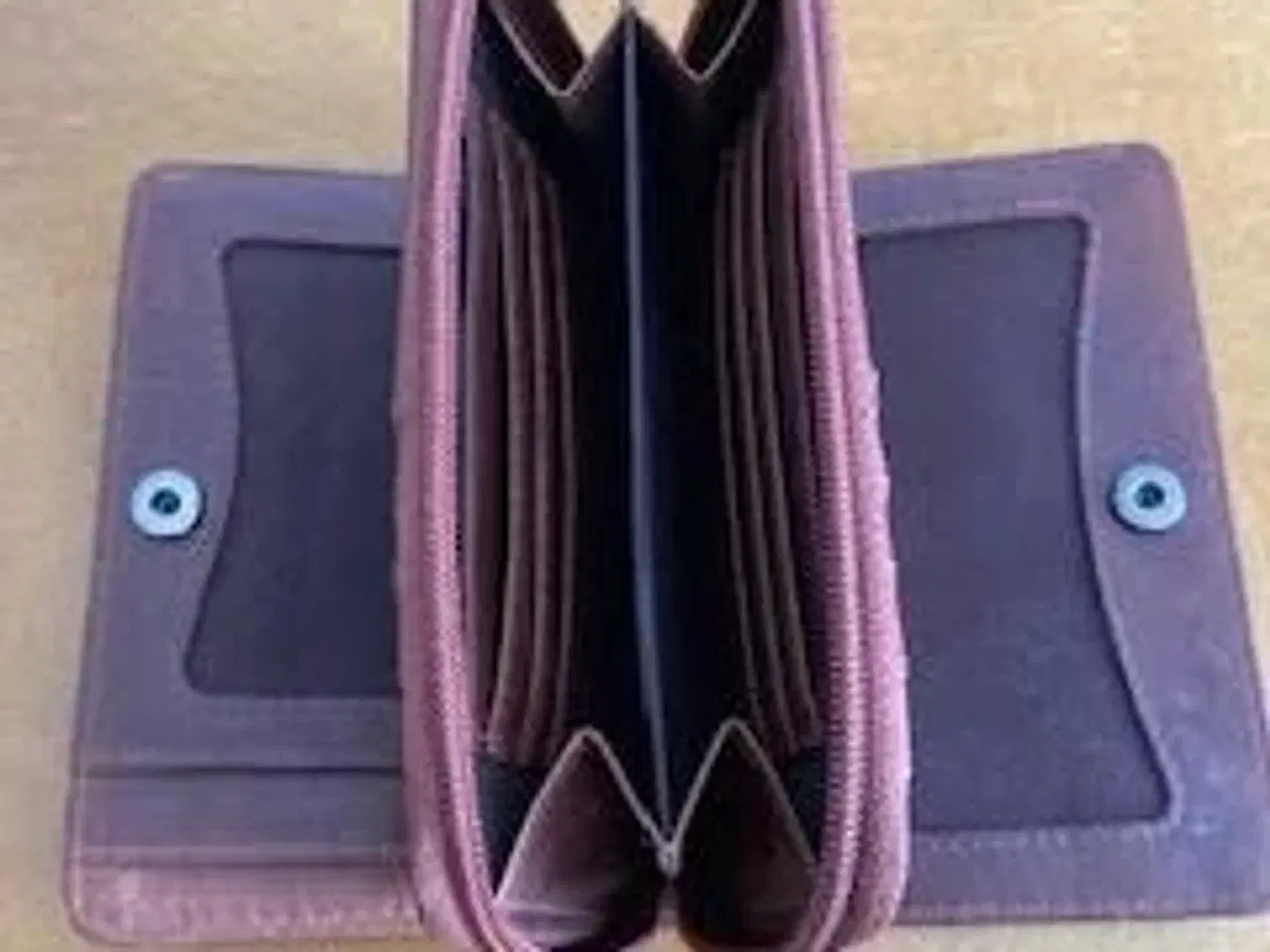 Billede 3 - Meget rummelig pengepung