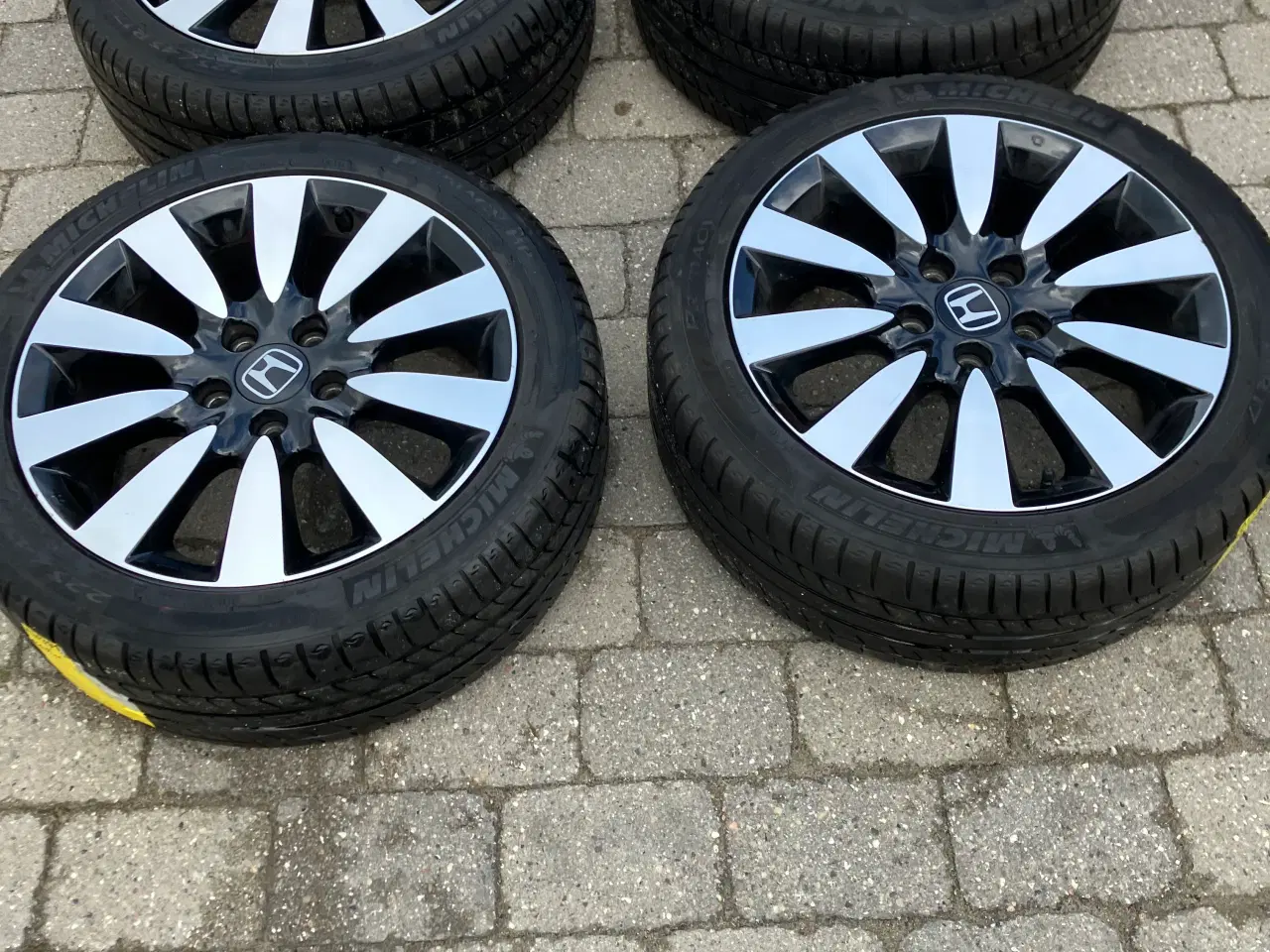 Billede 1 - Honda 17” org. Alufælge med dæk
