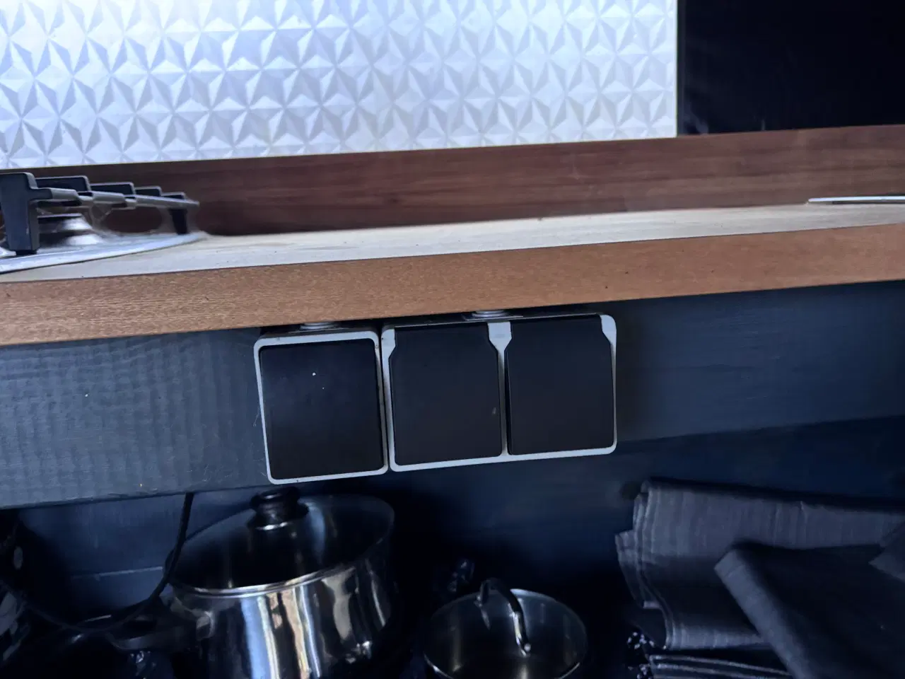 Billede 3 - Opbevaringstelt med udekøkken