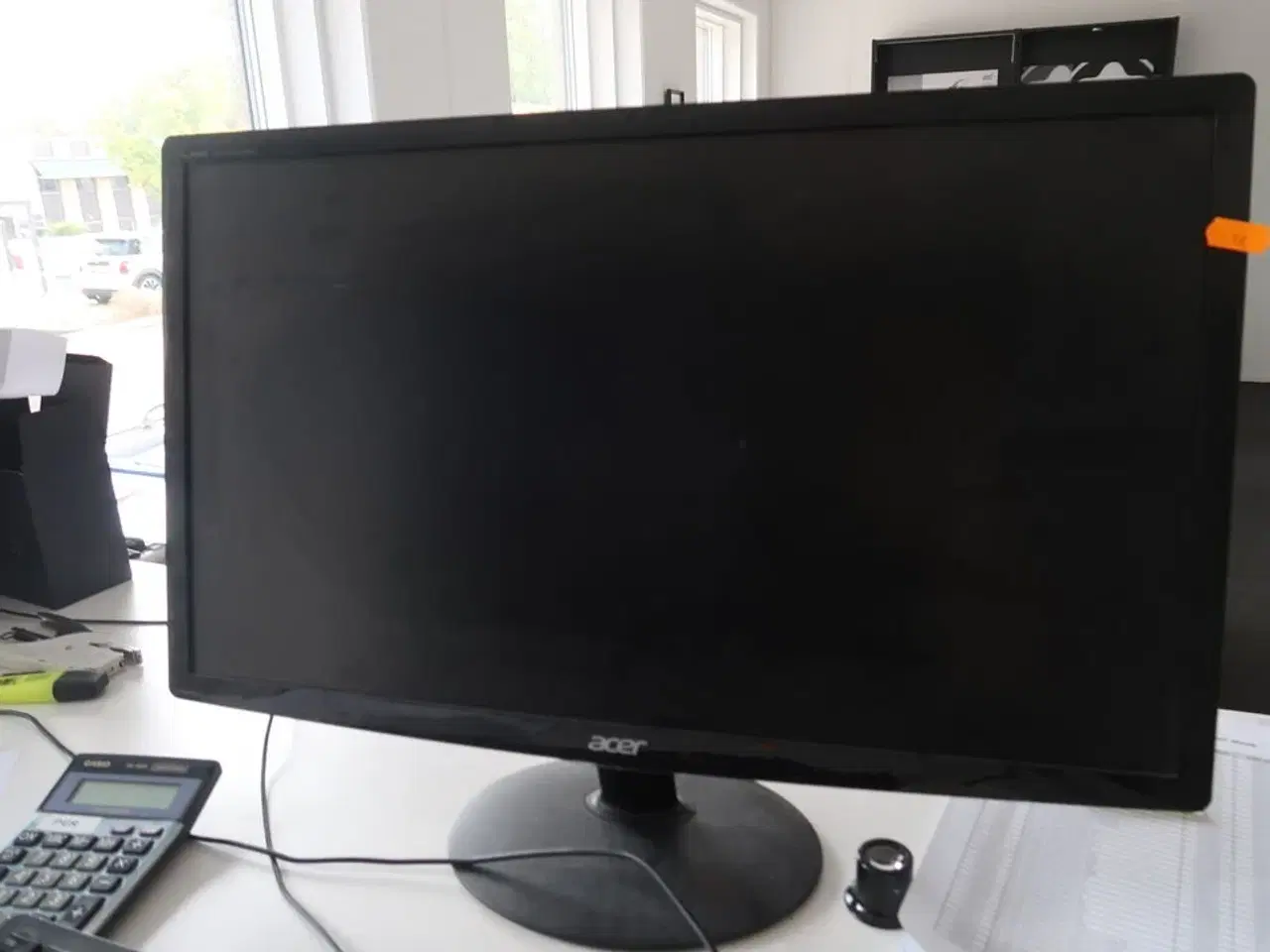 Billede 4 - Computerskærm, dockingstation samt tastatur
