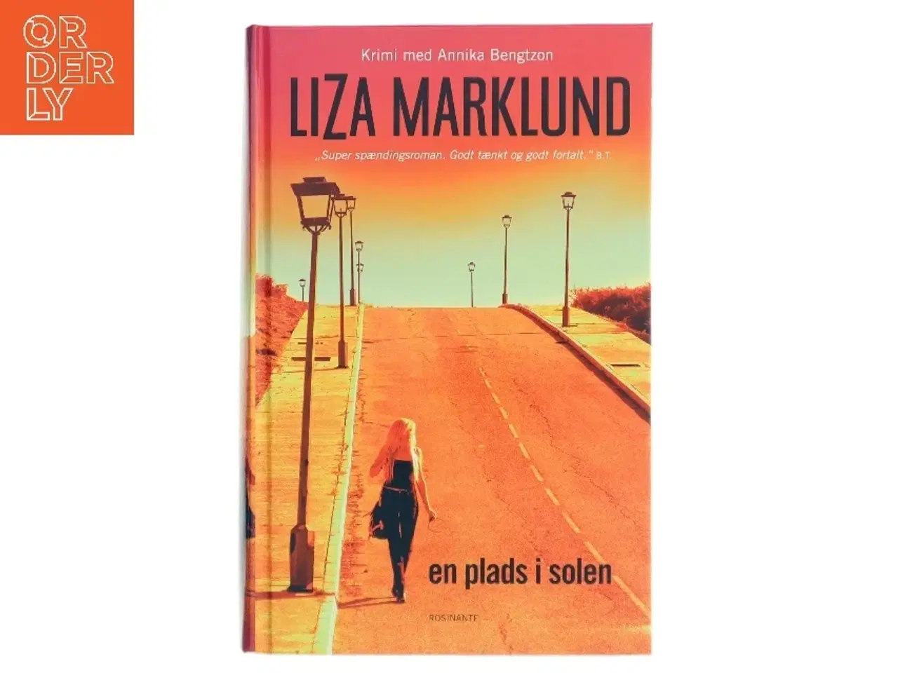 Billede 1 - En plads i solen : krimi af Liza Marklund (Bog)