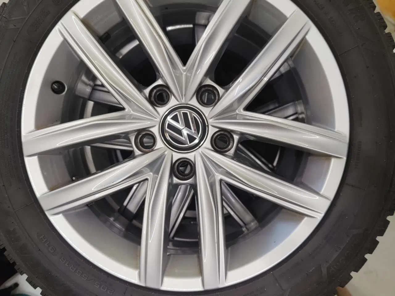 Billede 3 - Vinterdæk på originale VW alu fælge
