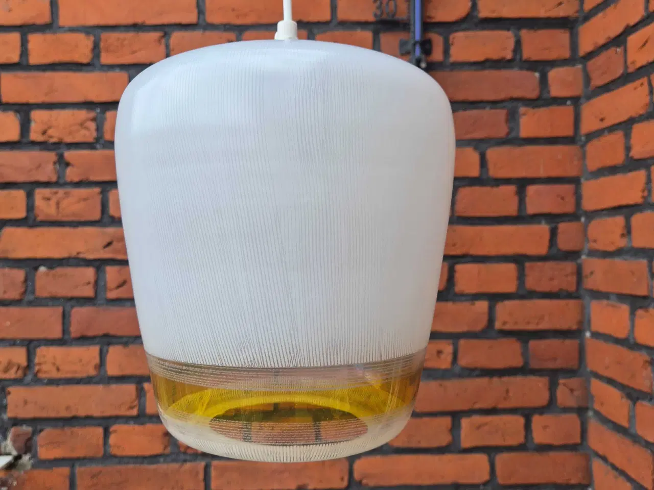 Billede 15 - Smuk glaslampe med gylden ring