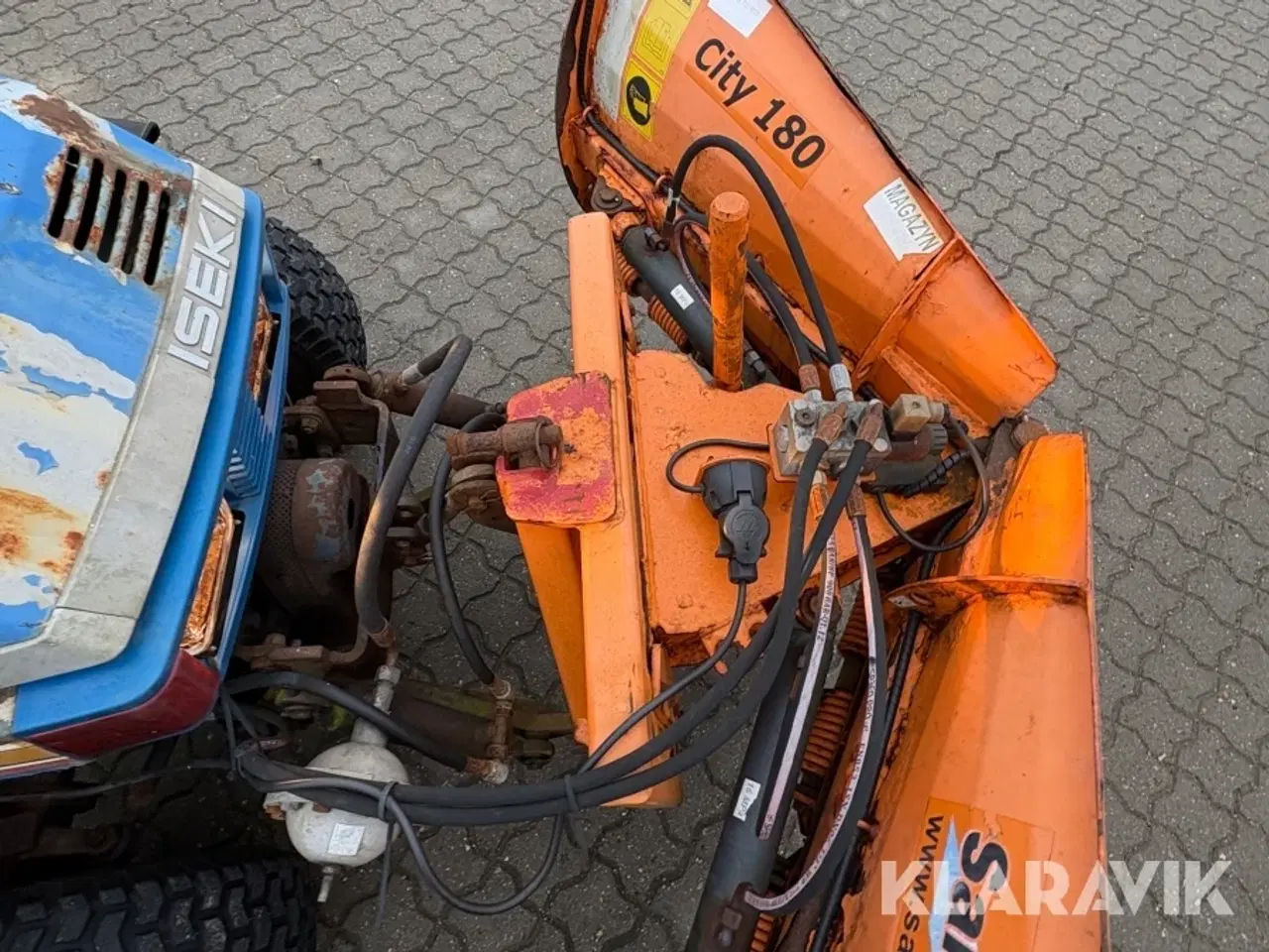 Billede 12 - Kompakttraktor med plov og spreder Iseki
