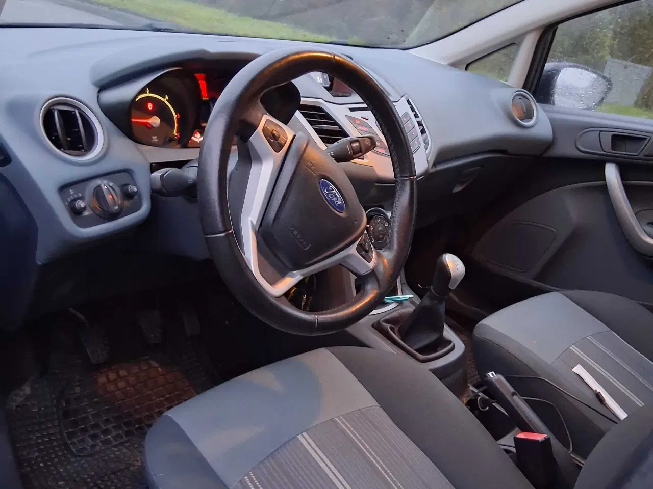 Billede 10 - Fornuftig bil til prisen læs annonce"