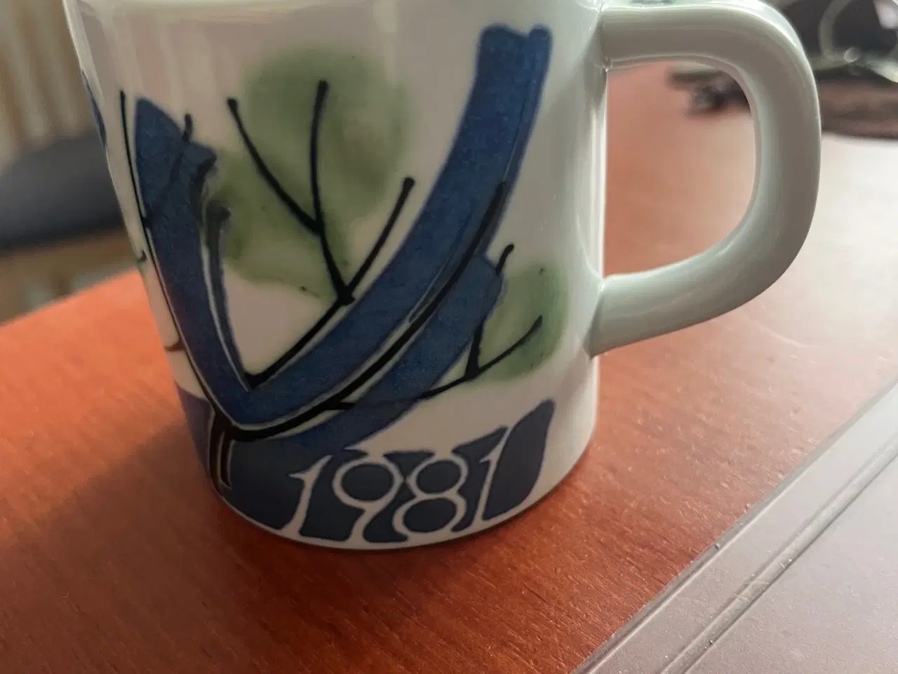Billede 1 - Årskrus 1981 og 1982