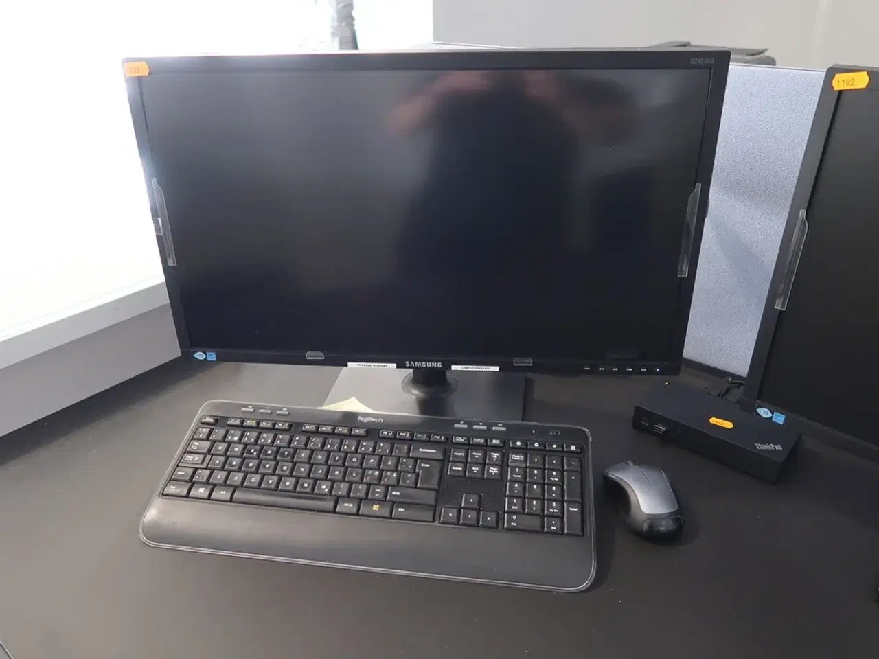 Billede 2 - 2 stk. computerskærme SAMSUNG S24E450, dockingstation LENOVO Thinkpad, tastatur, mus
