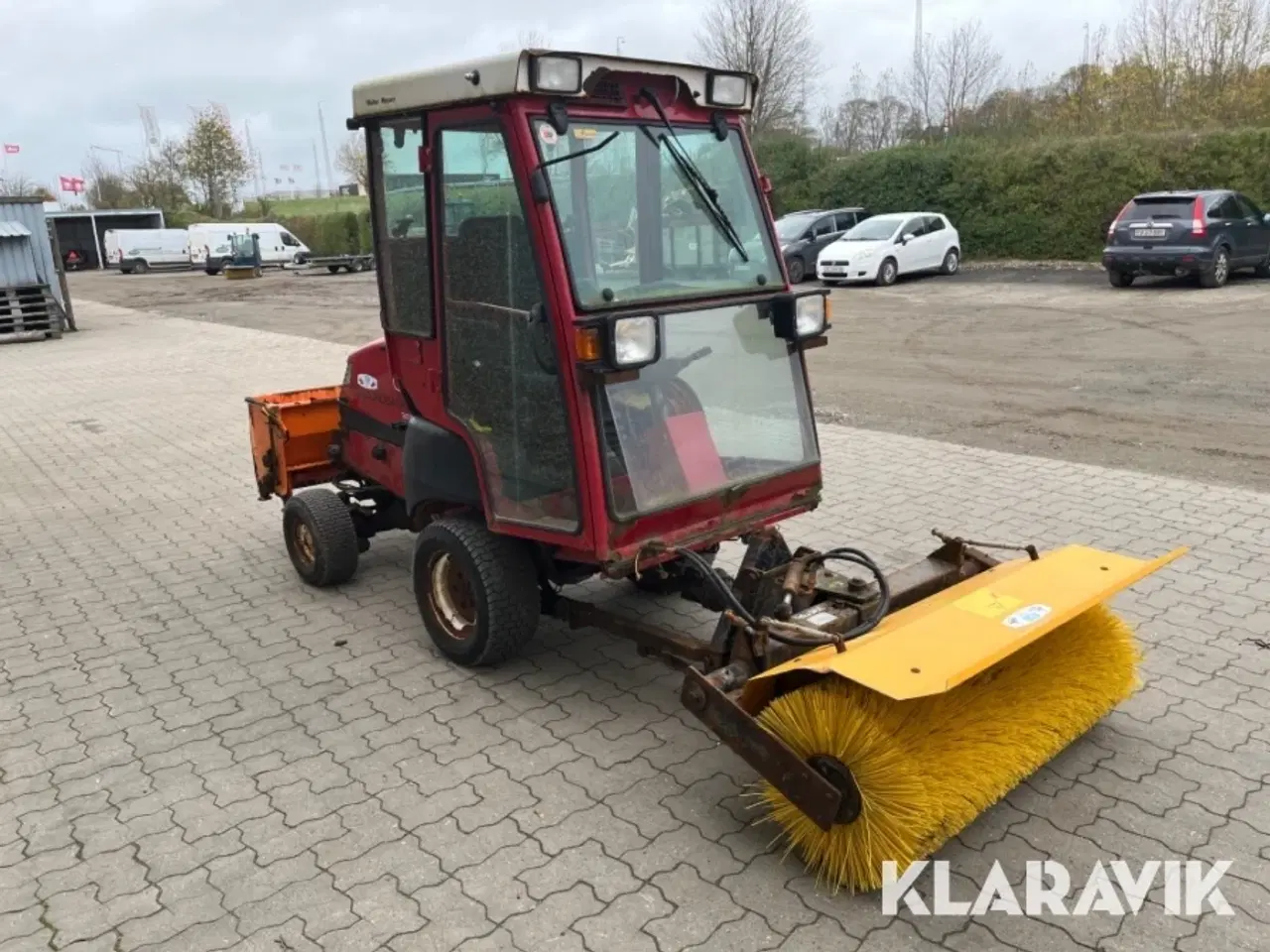 Billede 4 - Redskabsbærer Toro Groundmaster 3280D med kost og saltspreder