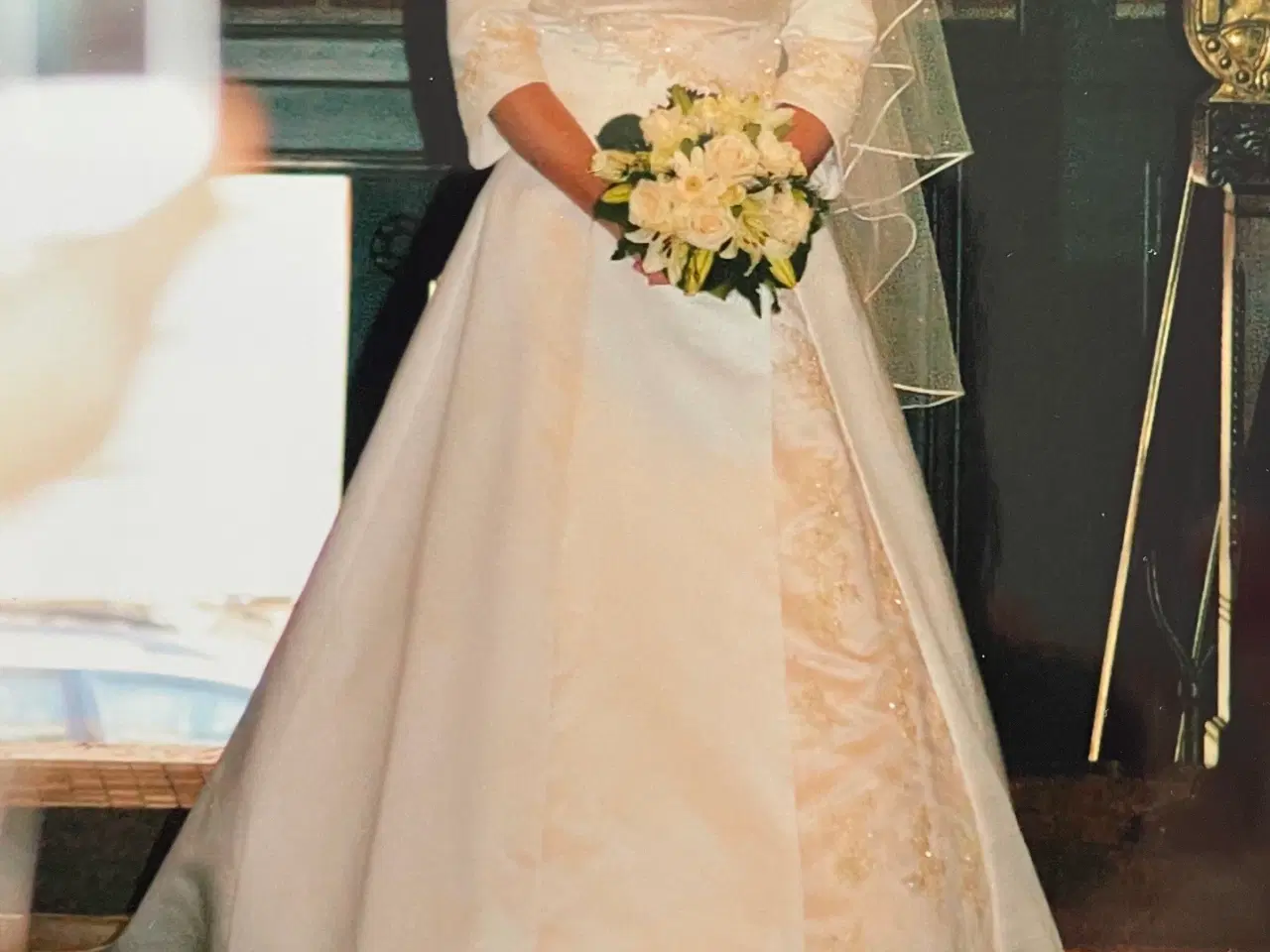 Billede 2 - Smuk champagnefarvet/cremefarvet brudekjole&Bolero