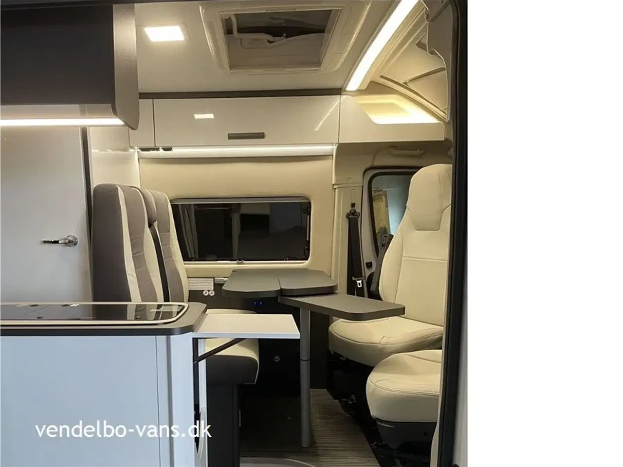 Billede 12 - 2022 - McLouis Menfys Van 03 S-Line   Campervan med dobbeltseng UNDER 6 meter