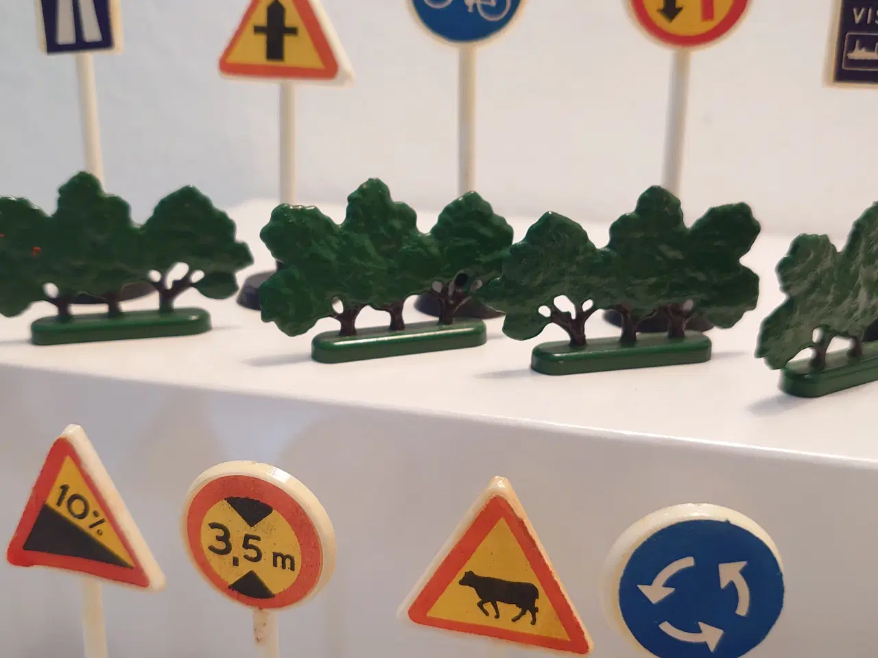Billede 2 - 6stk vintage Lego træer og 30 vejskilte.