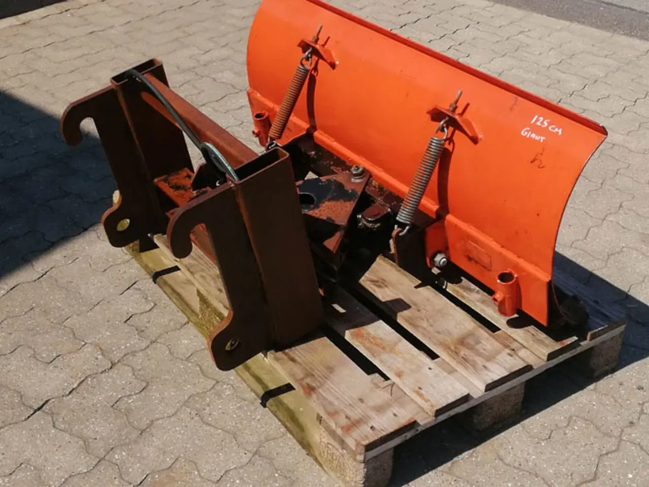 Billede 1 - - - - Brugt sneplov 125 cm. med Giant beslag