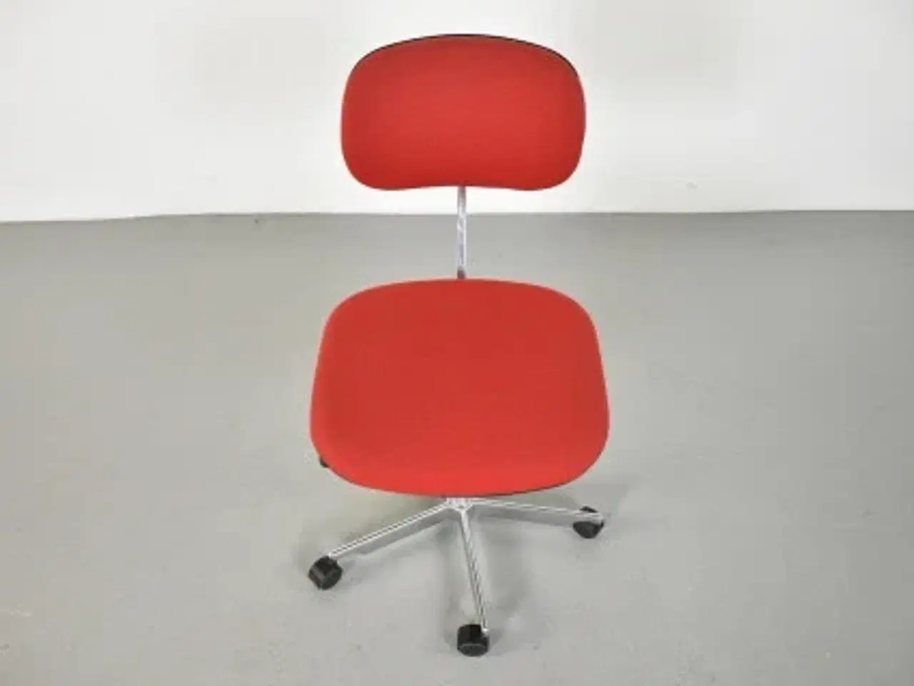 Billede 5 - Fritz hansen kontorstol med rødt polster og blankt stel