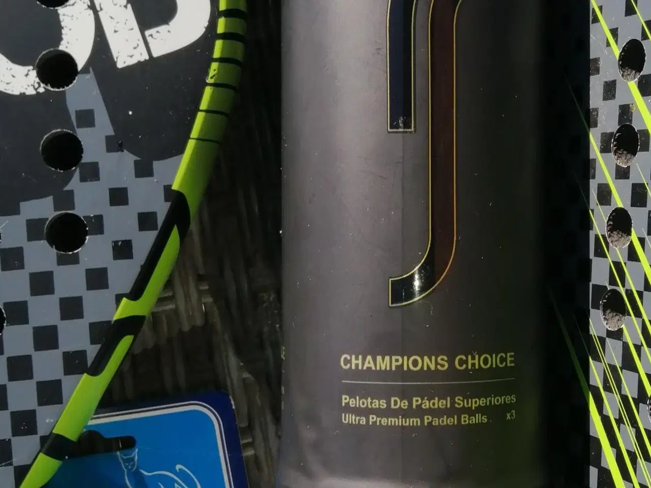 Billede 3 - 2 PADELBATS OG 3 NYE BOLDE OG 2 NYE SVEDDBÅND