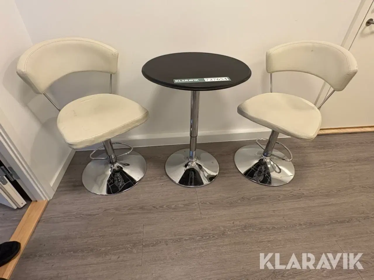 Billede 7 - Cafebord med 2 stole og signeret landsholdstrøje