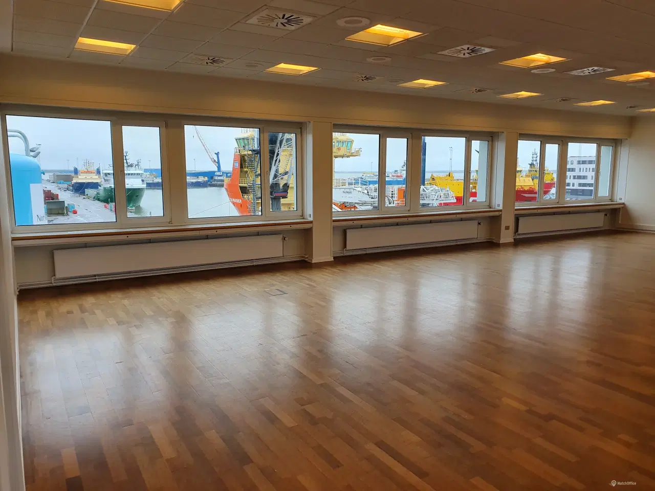 Billede 6 - 3. sals kontor med utrolig udsigt over Esbjerg havn