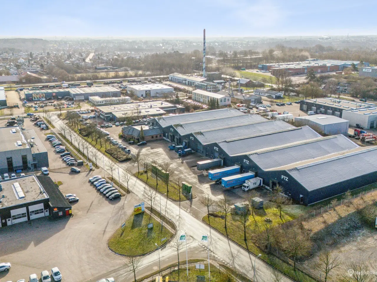 Billede 1 - 2 200 m² isolerede lagerhaller nær E20 på Holkebjergvej i Odense