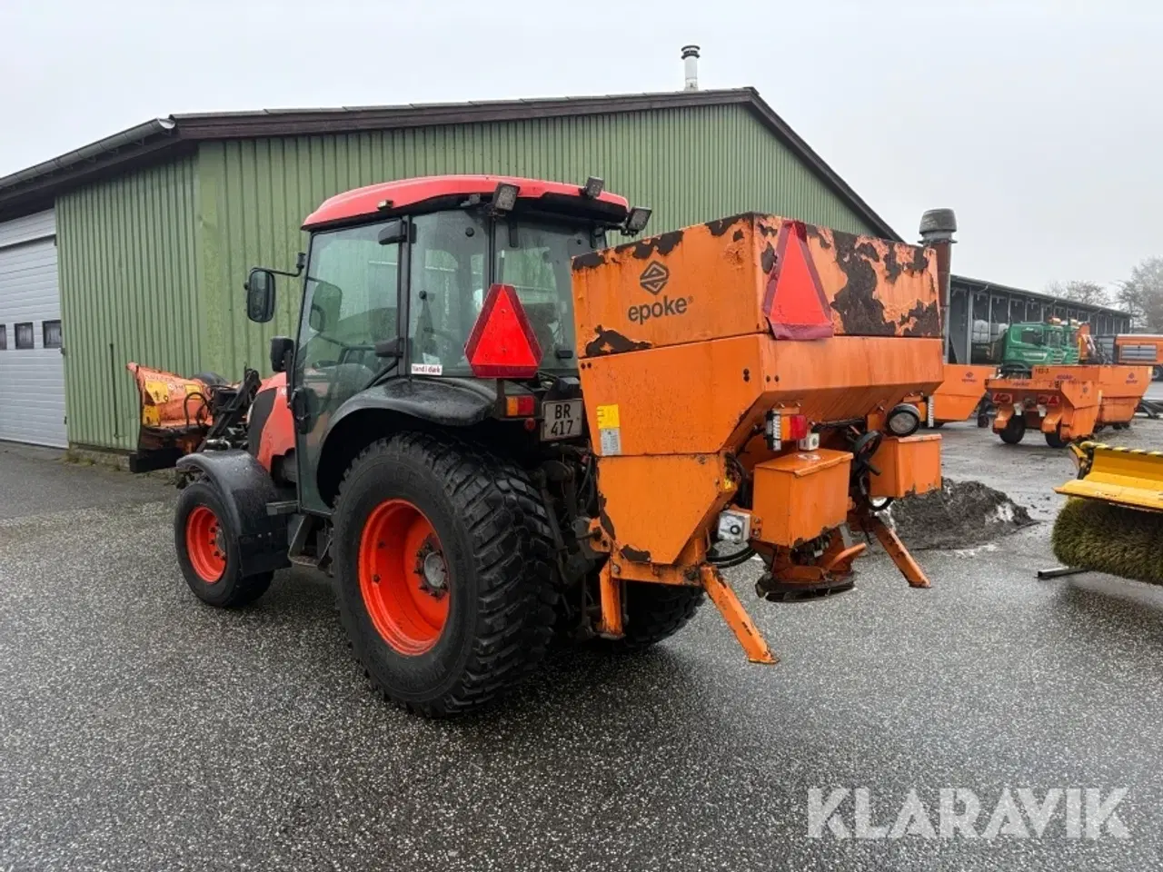 Billede 3 - Traktor Kubota M7040 med sneplov og Saltspreder