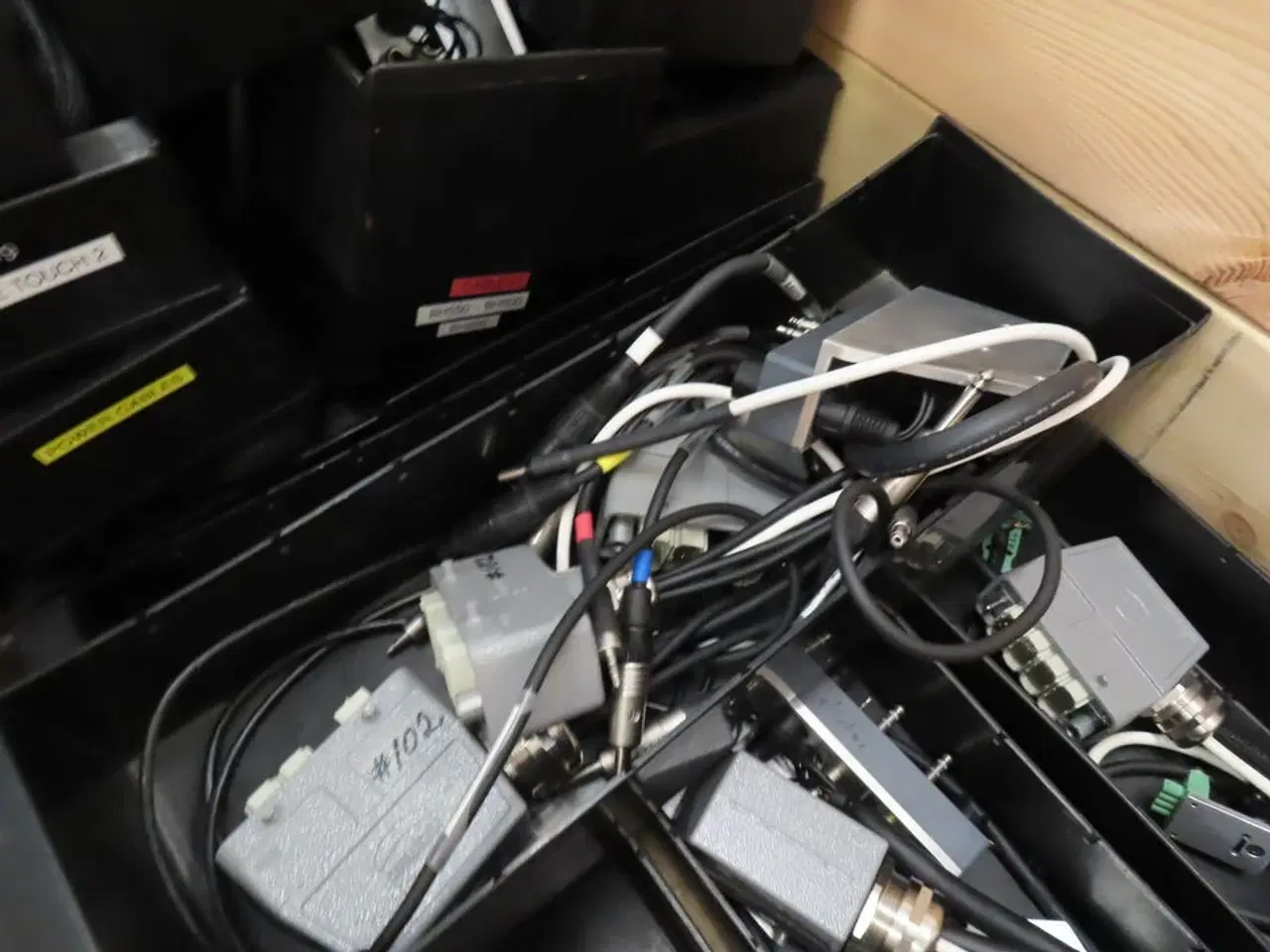 Billede 14 - Palle med rester fra TC ELECTRONIC