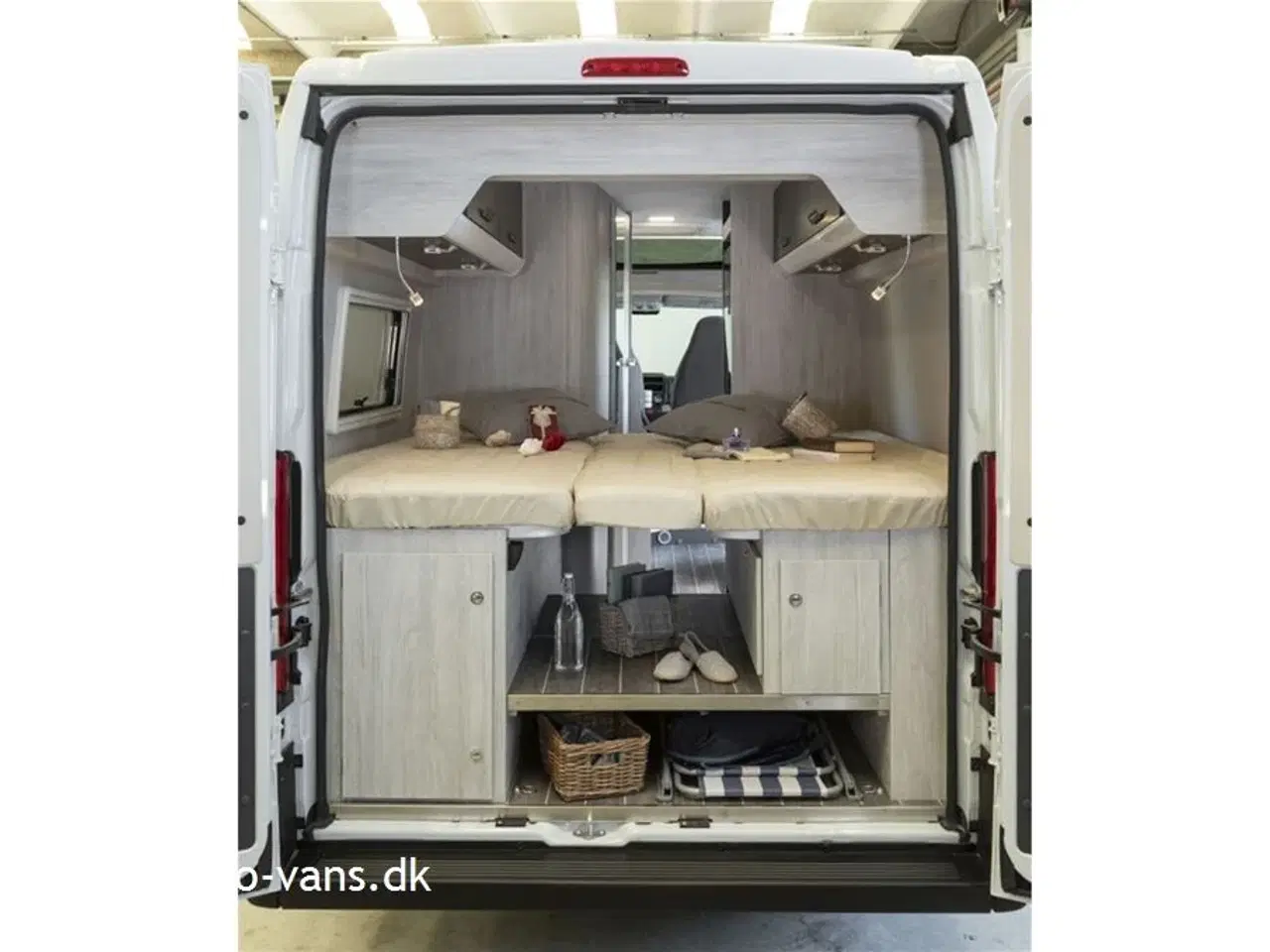 Billede 11 - 2026 - Rollerteam Livingstone DUO Sport   CamperVan med enkeltsenge som kan omforandres til dobb.seng