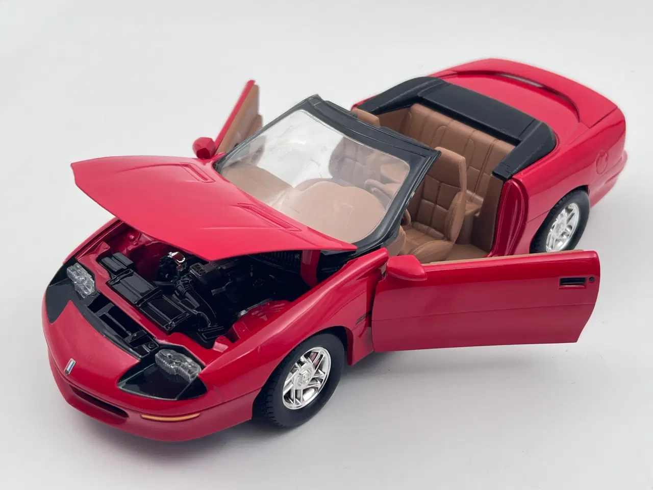 Billede 6 - 1996 Chrvrolet Camaro Z28 1:18  Super flot model