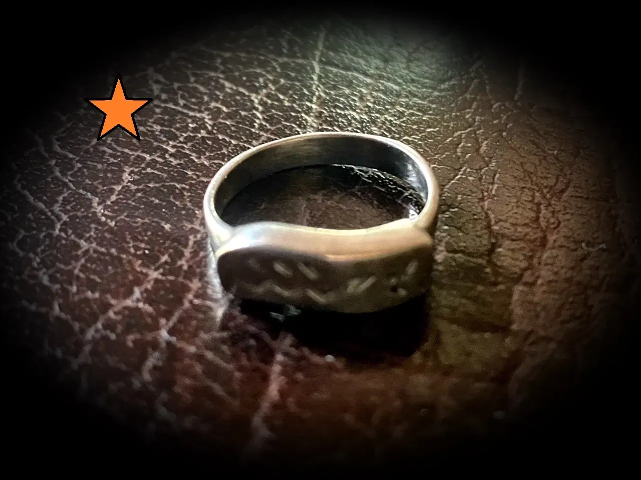 Billede 1 - * Enkel ring med graveringer - i Tibetansk Sølv