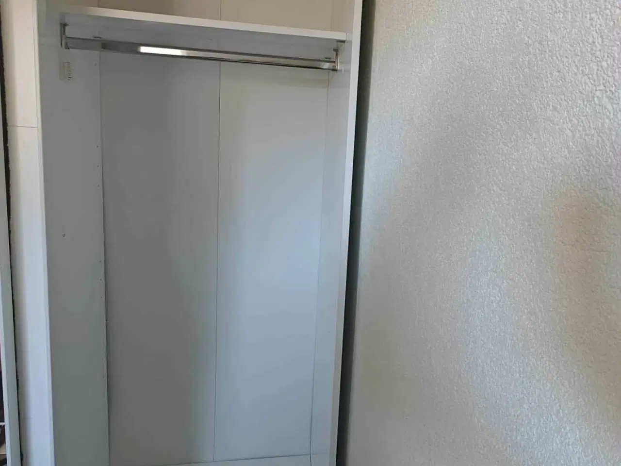 Billede 3 - Raberg garderobeskab fra Jysk 