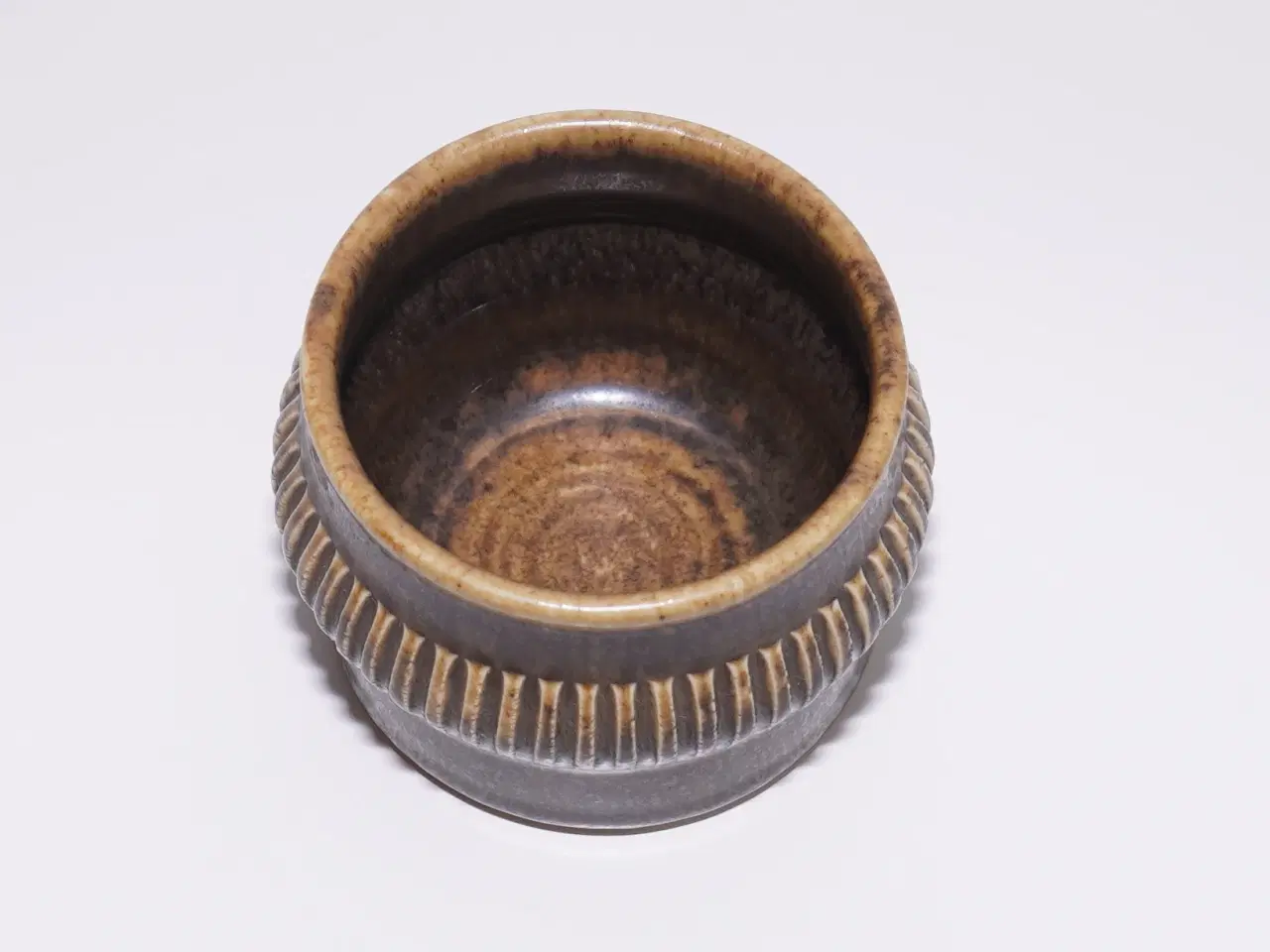 Billede 5 - Ældre skål med harepelsglasur fra Michael Andersen