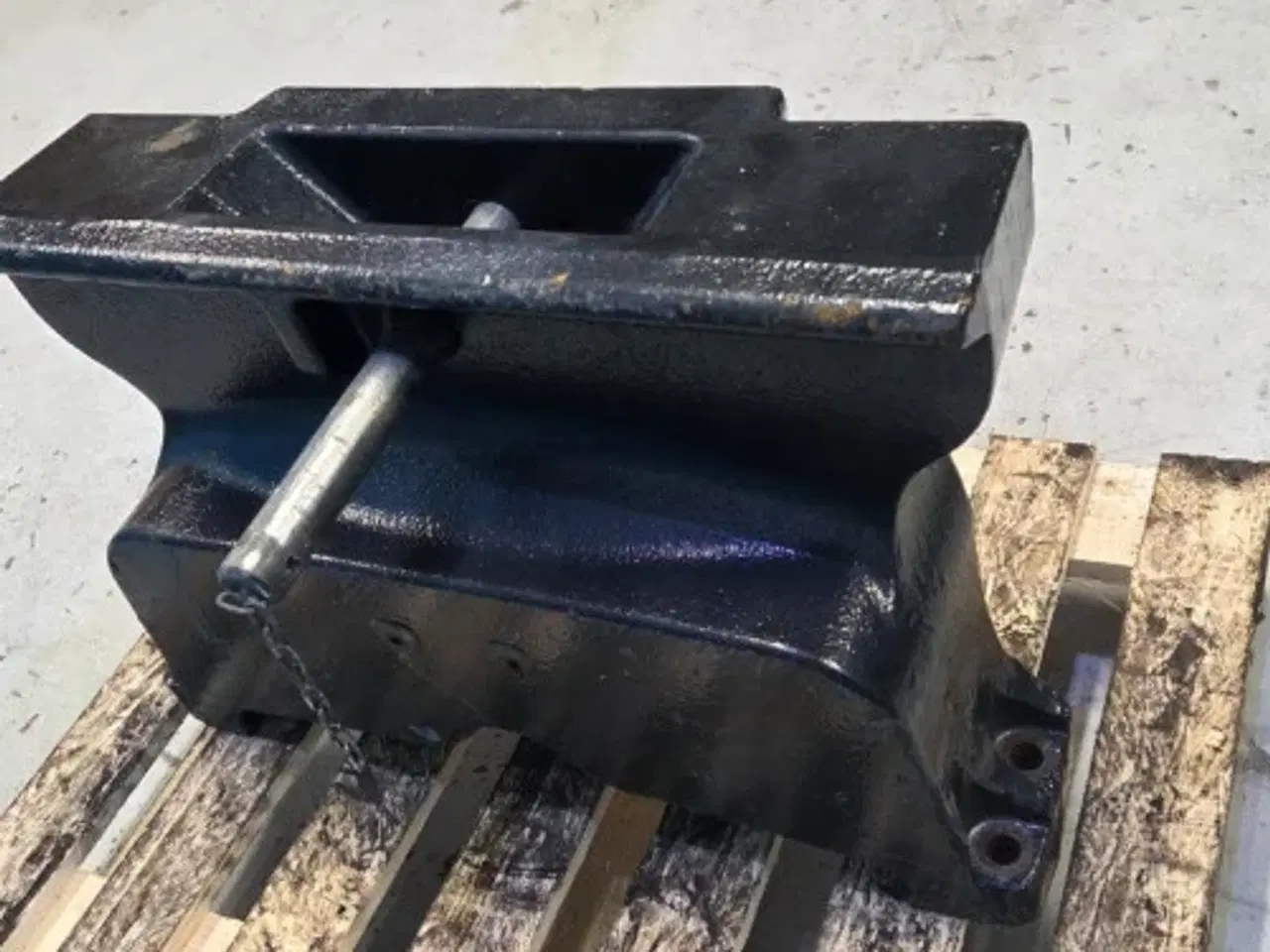 Billede 8 - Case Farmall 115C Frontvægt Holder 84313805