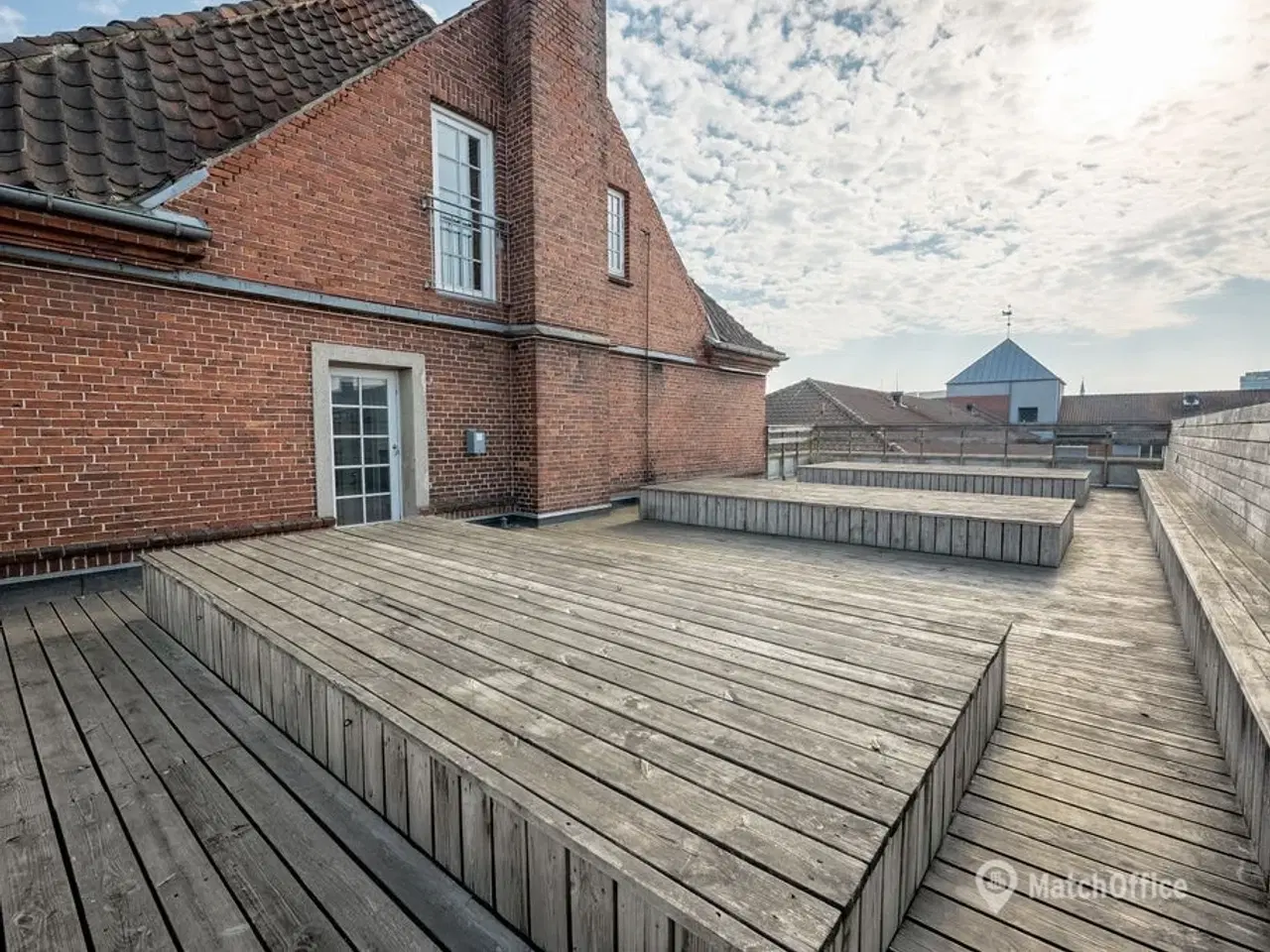 Billede 10 - Fleksibelt kontormiljø med lys. luft og karakter