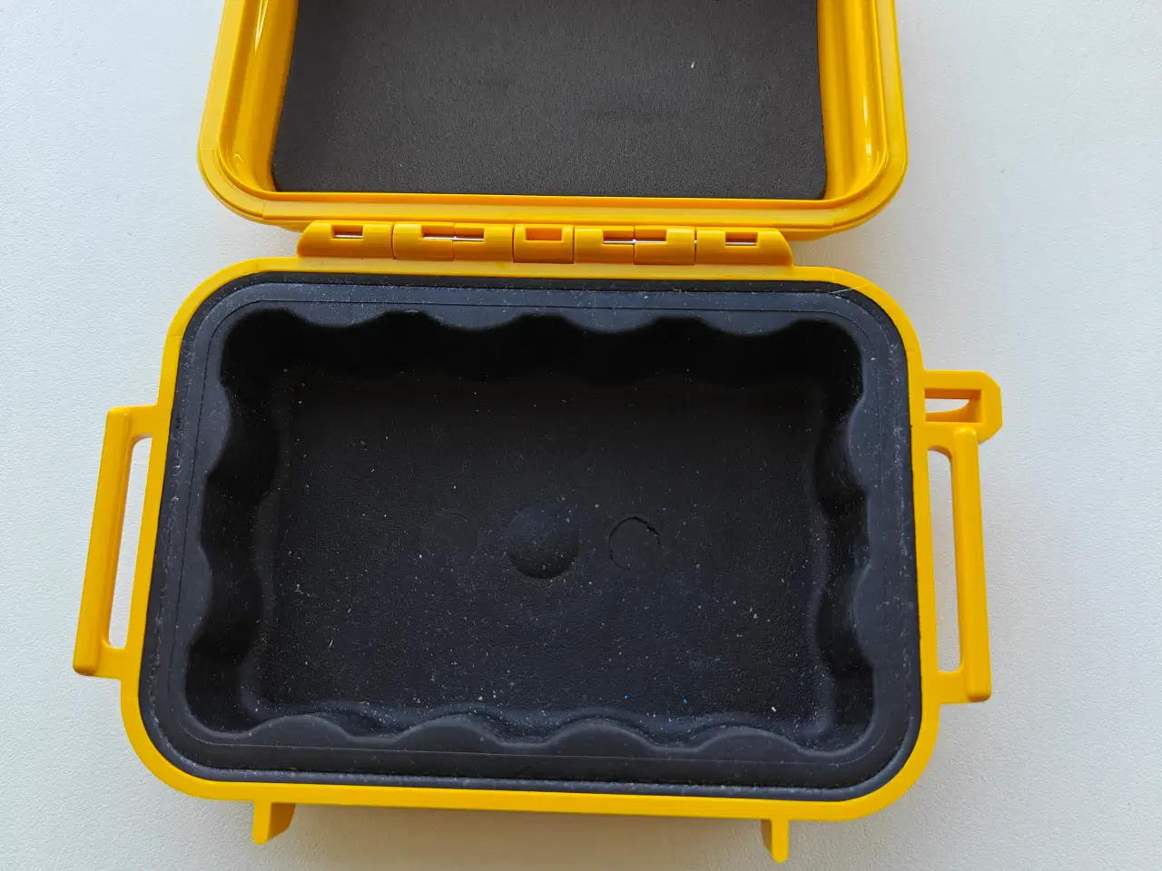 Billede 4 - Gul box vand, støv og slagfast