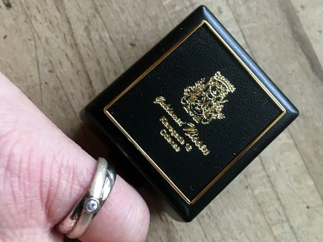 Billede 2 - Fingerring i sølv med hvid zirkon